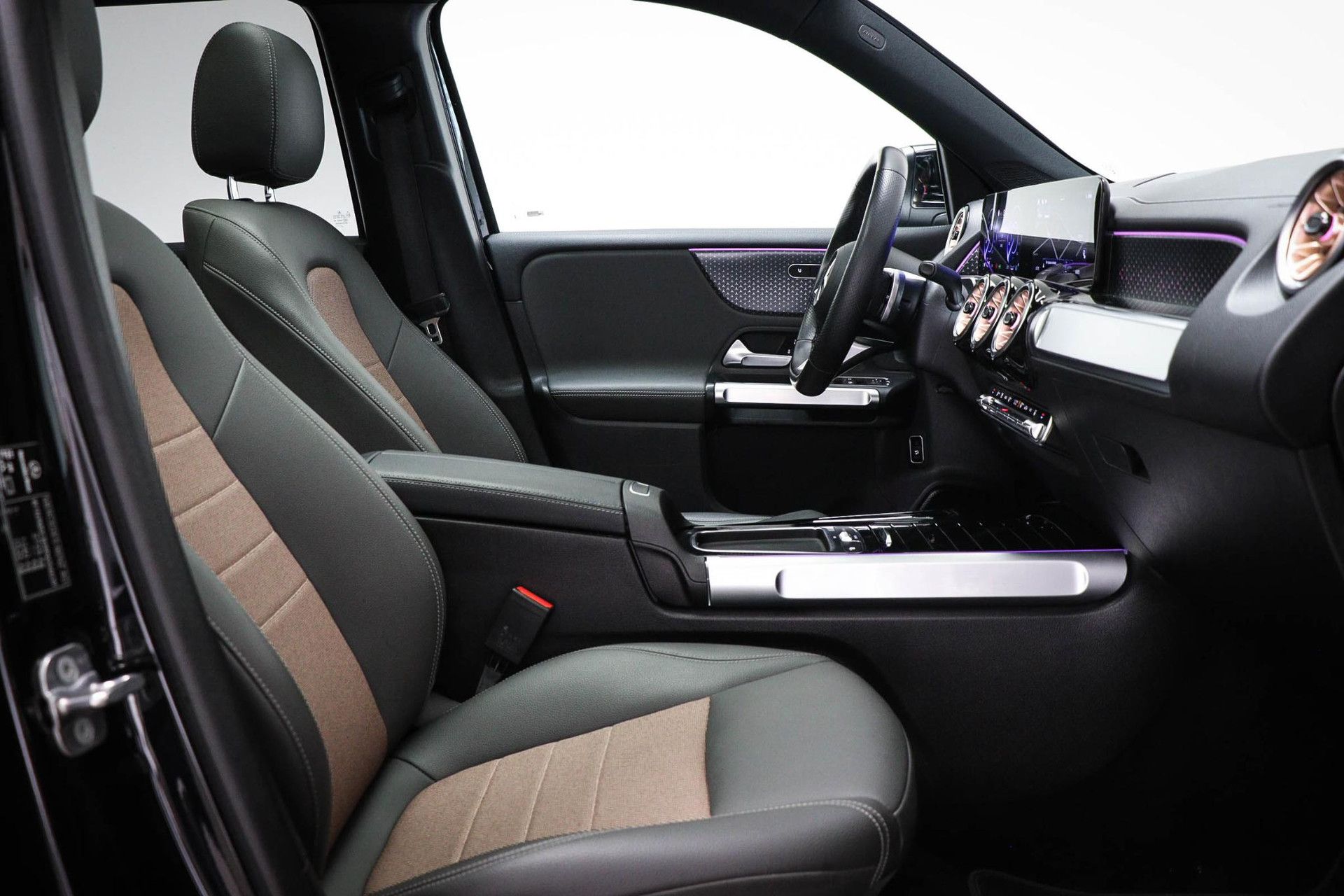 Mercedes-Benz EQB met kenteken JRB-87-G – autofoto 3