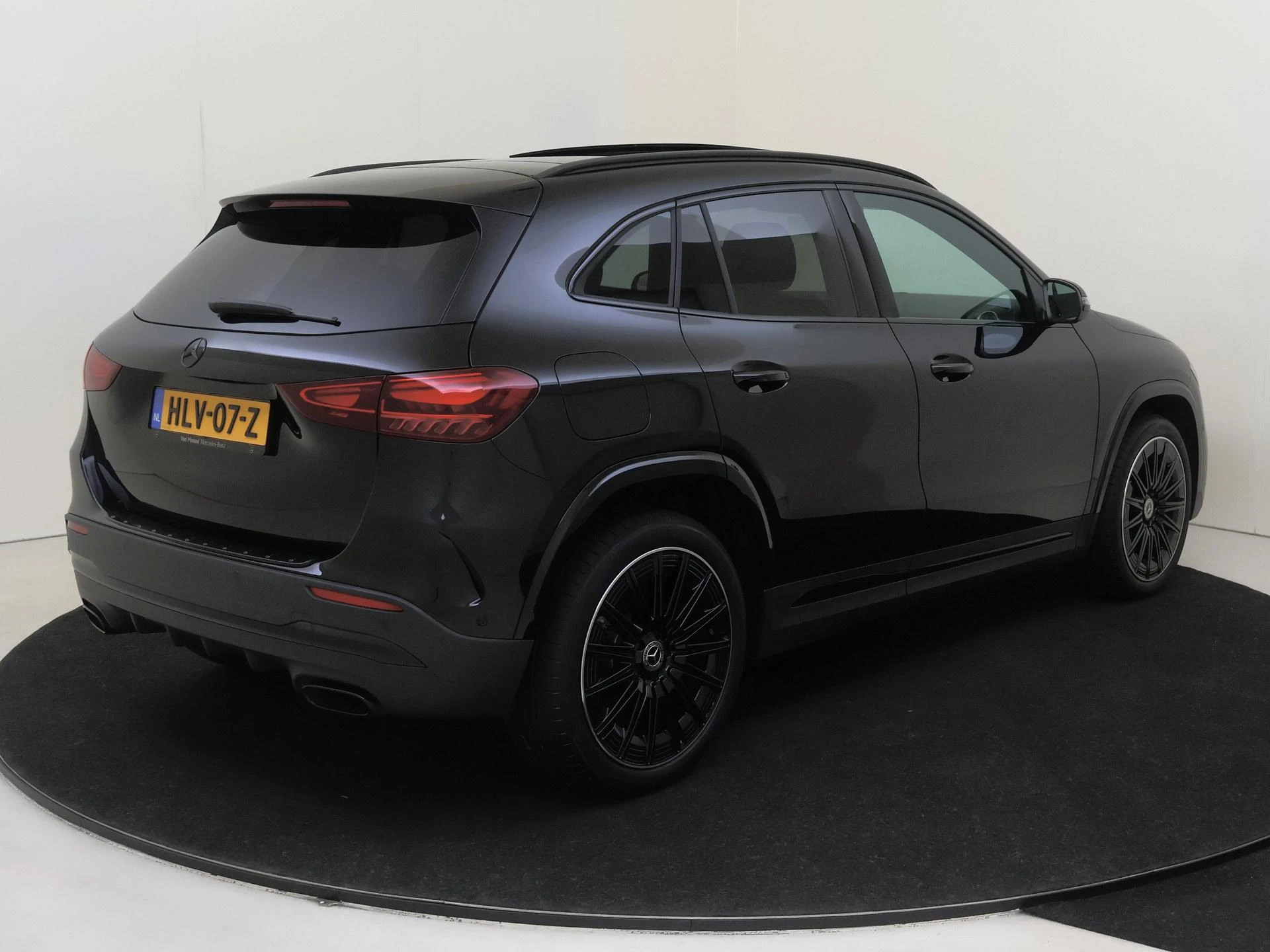 Mercedes-Benz GLA met kenteken 11100 – autofoto 3