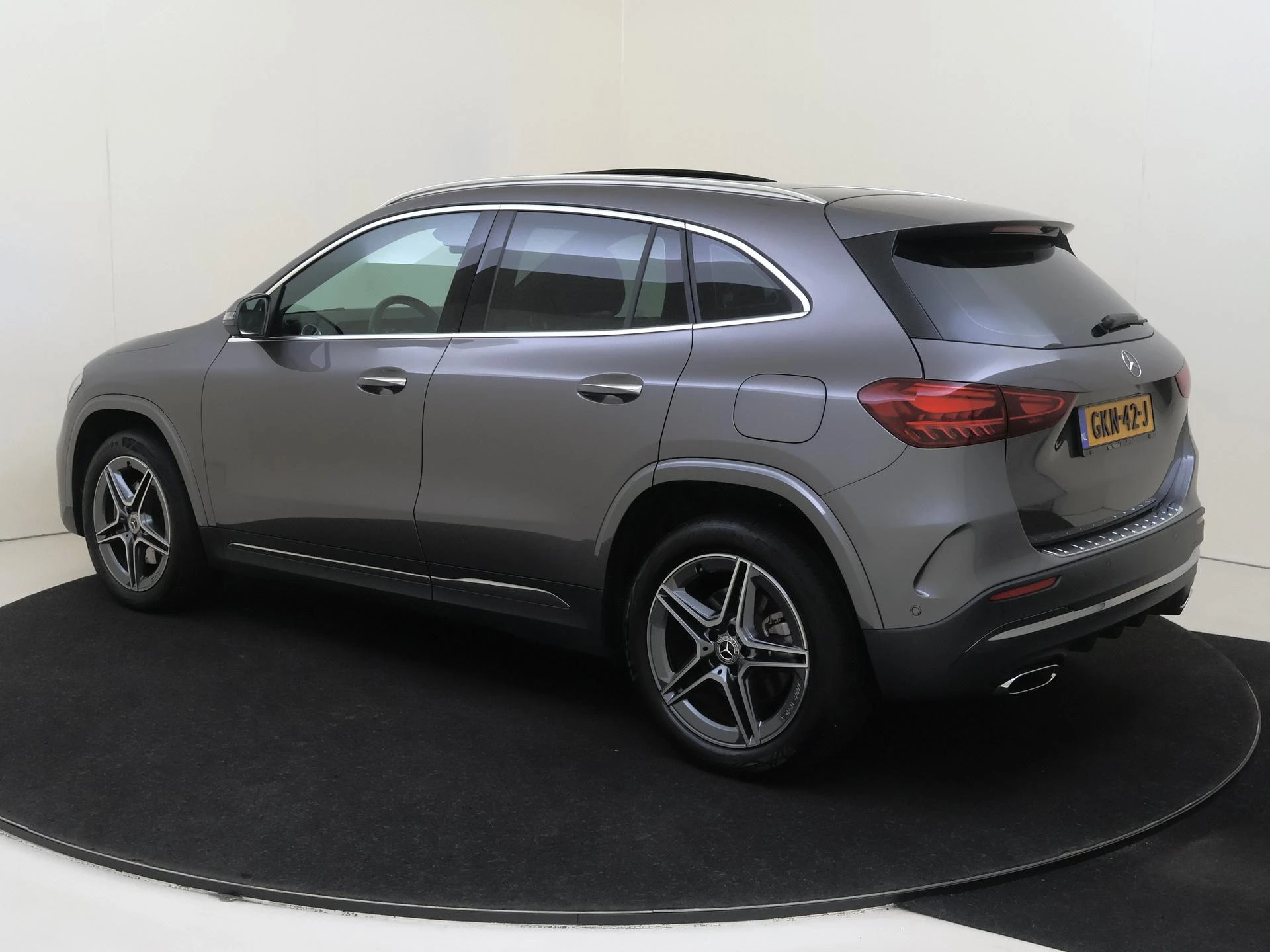 Mercedes-Benz GLA met kenteken 11100 – autofoto 4