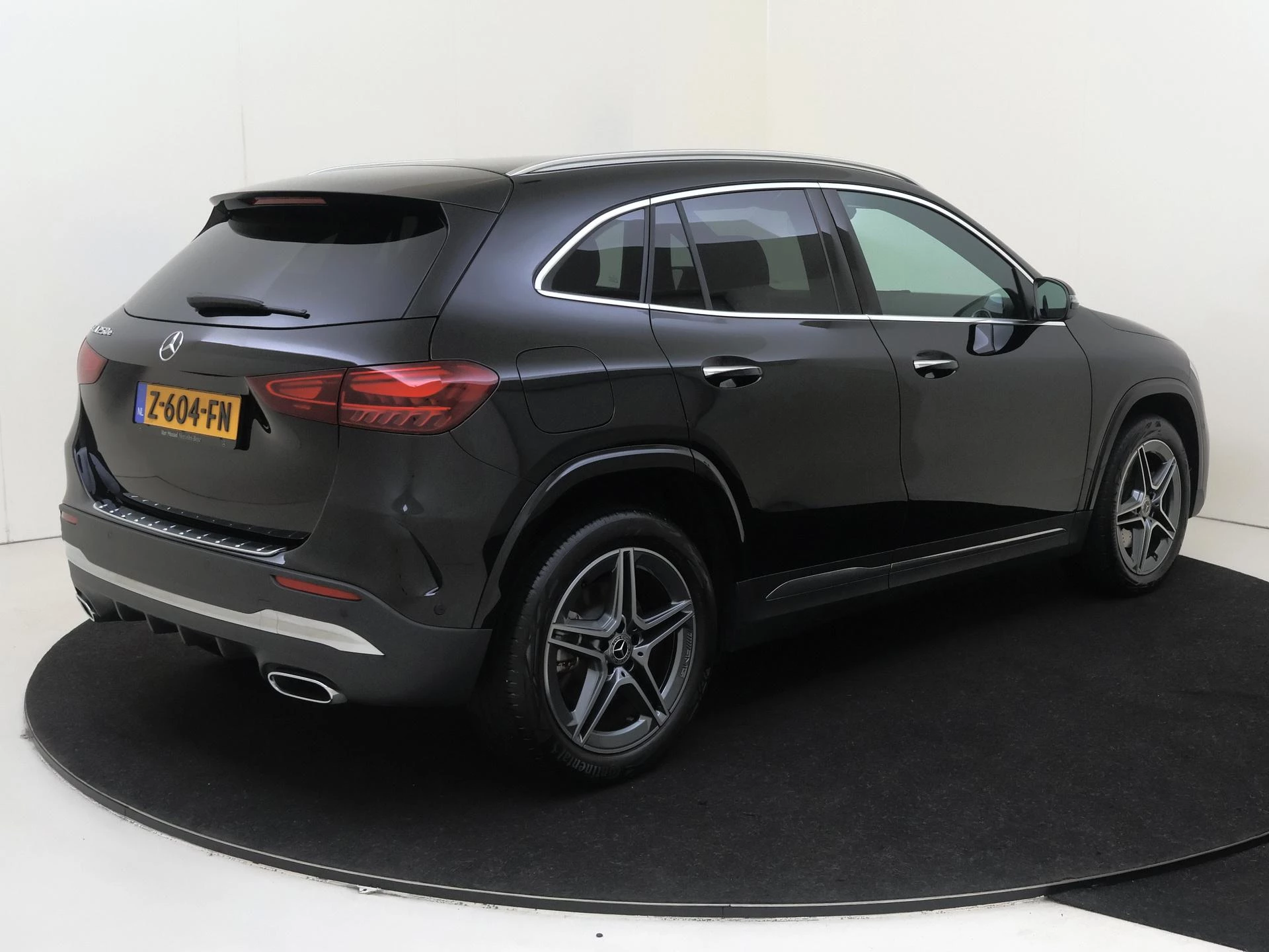 Mercedes-Benz GLA met kenteken 11100 – autofoto 5