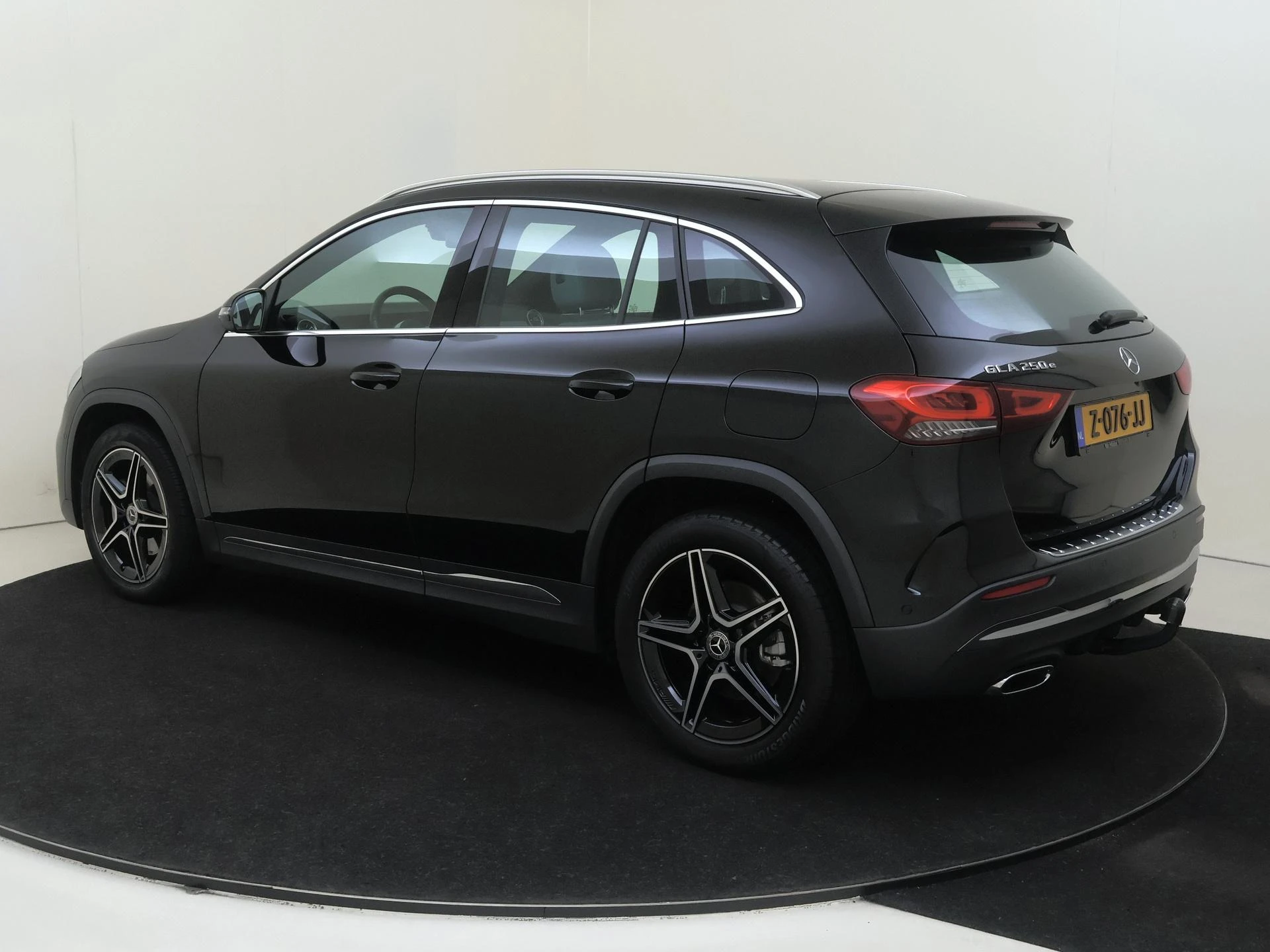 Mercedes-Benz GLA met kenteken 14100 – autofoto 4