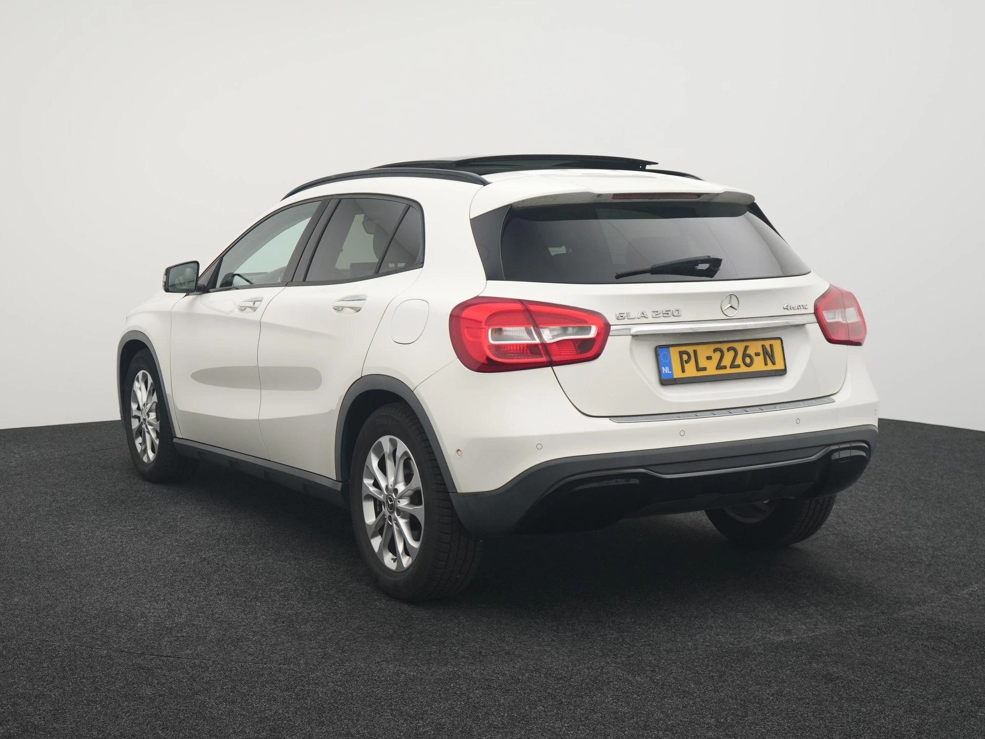 Mercedes-Benz GLA met kenteken 66100 – autofoto 3