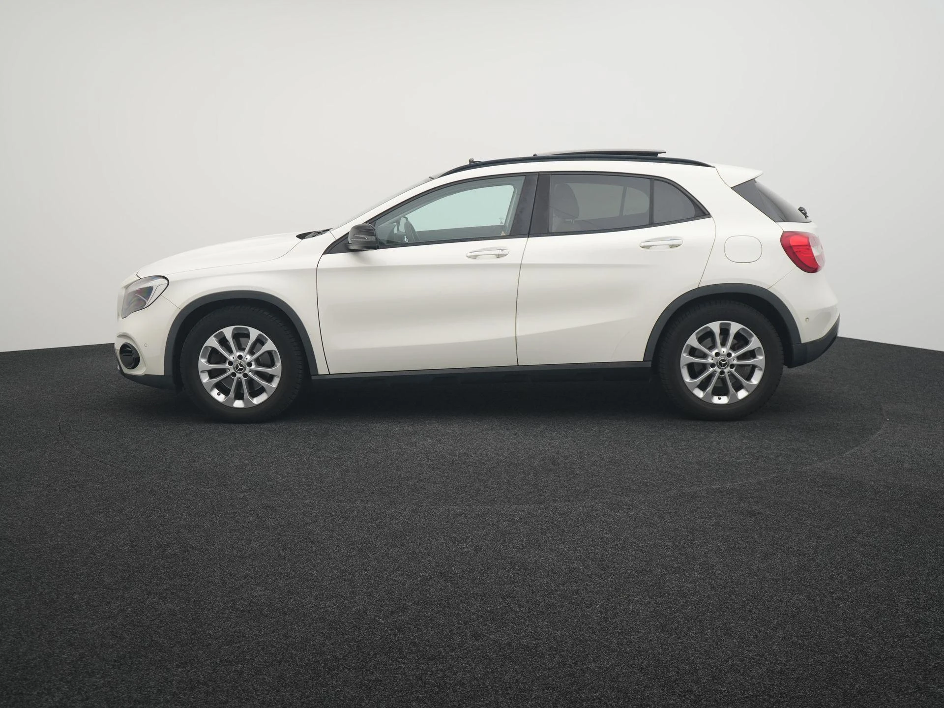 Mercedes-Benz GLA met kenteken 66100 – autofoto 5