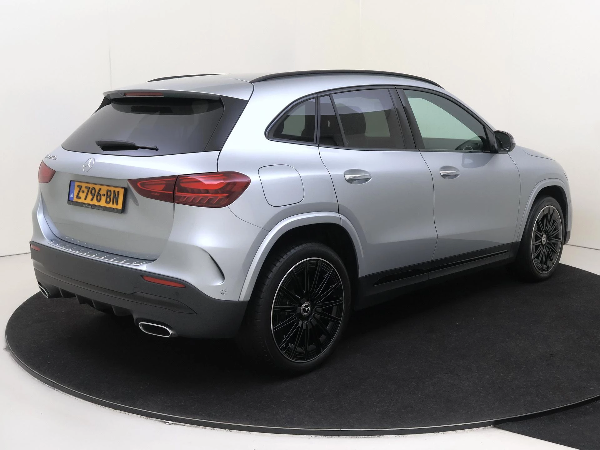 Mercedes-Benz GLA met kenteken 70 – autofoto 5