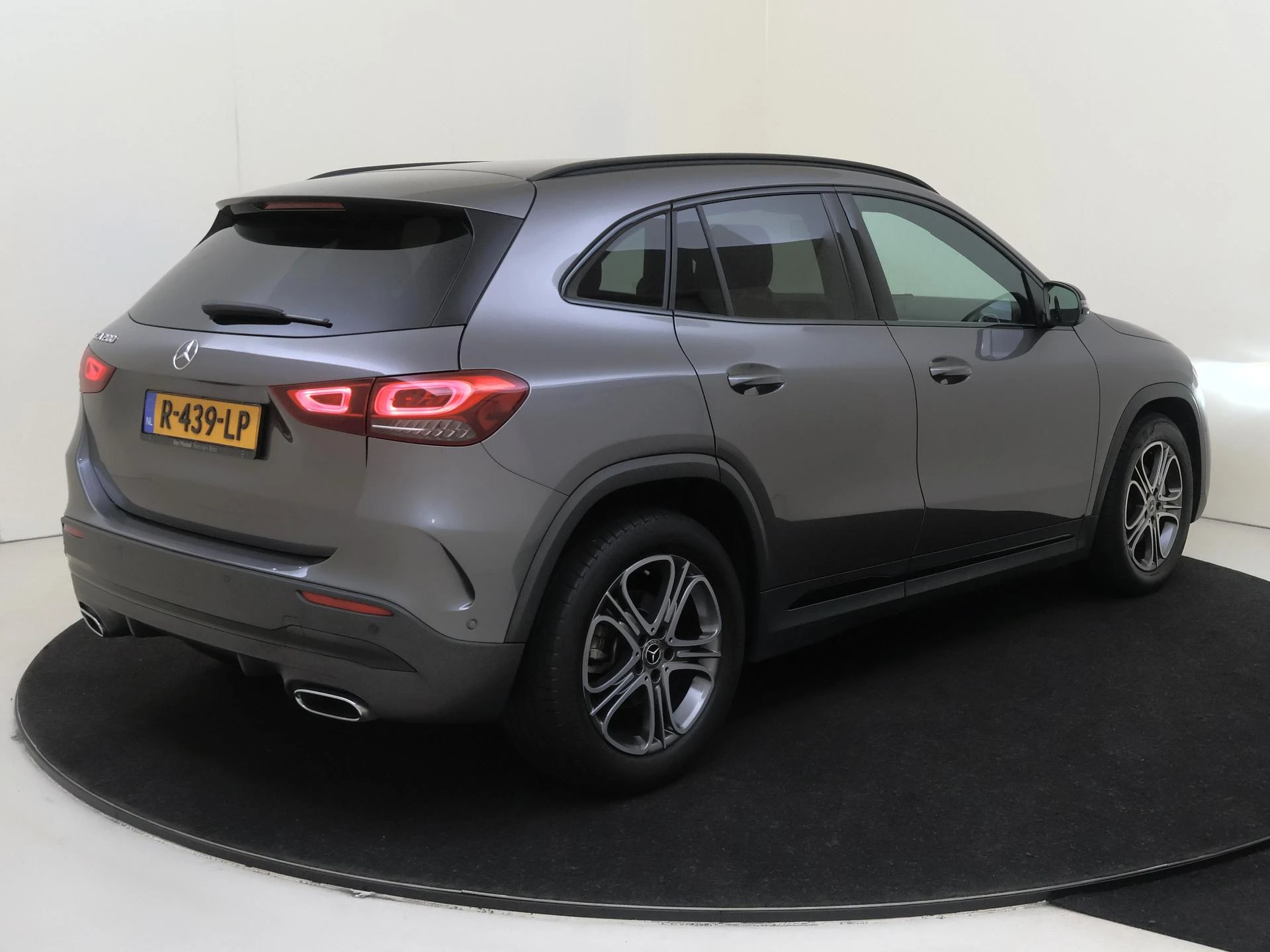 Mercedes-Benz GLA met kenteken R-439-LP – autofoto 3