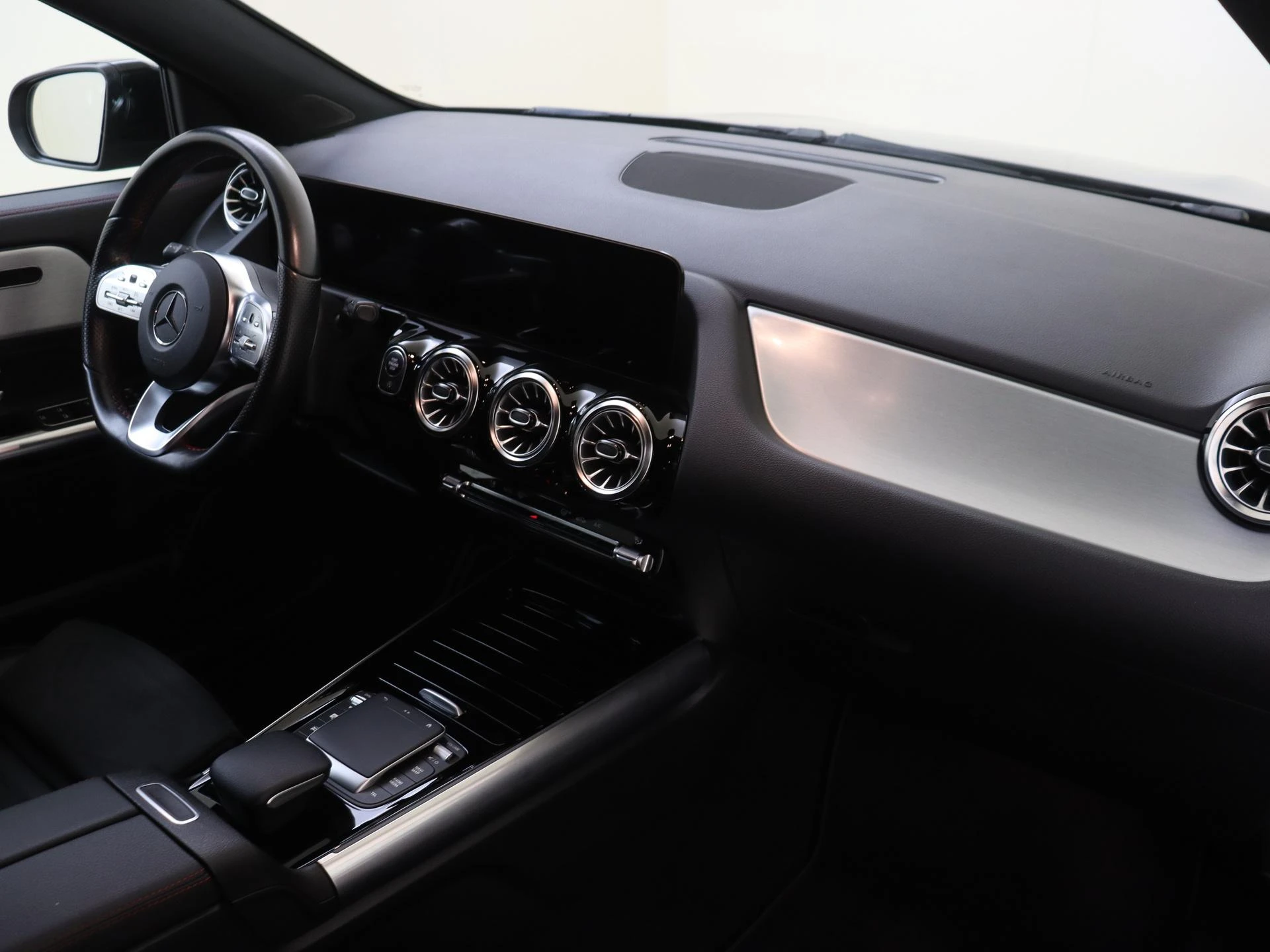 Mercedes-Benz GLA met kenteken R-439-LP – autofoto 5