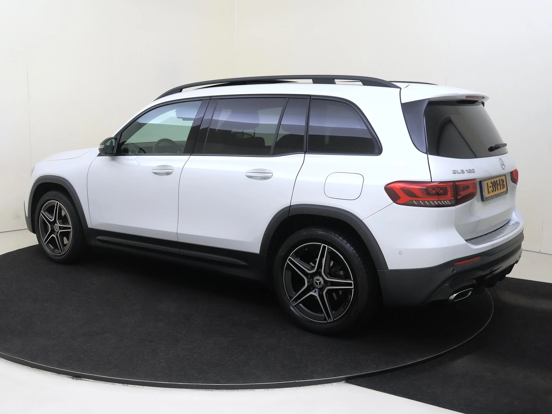 Mercedes-Benz GLB met kenteken 74100 – autofoto 3