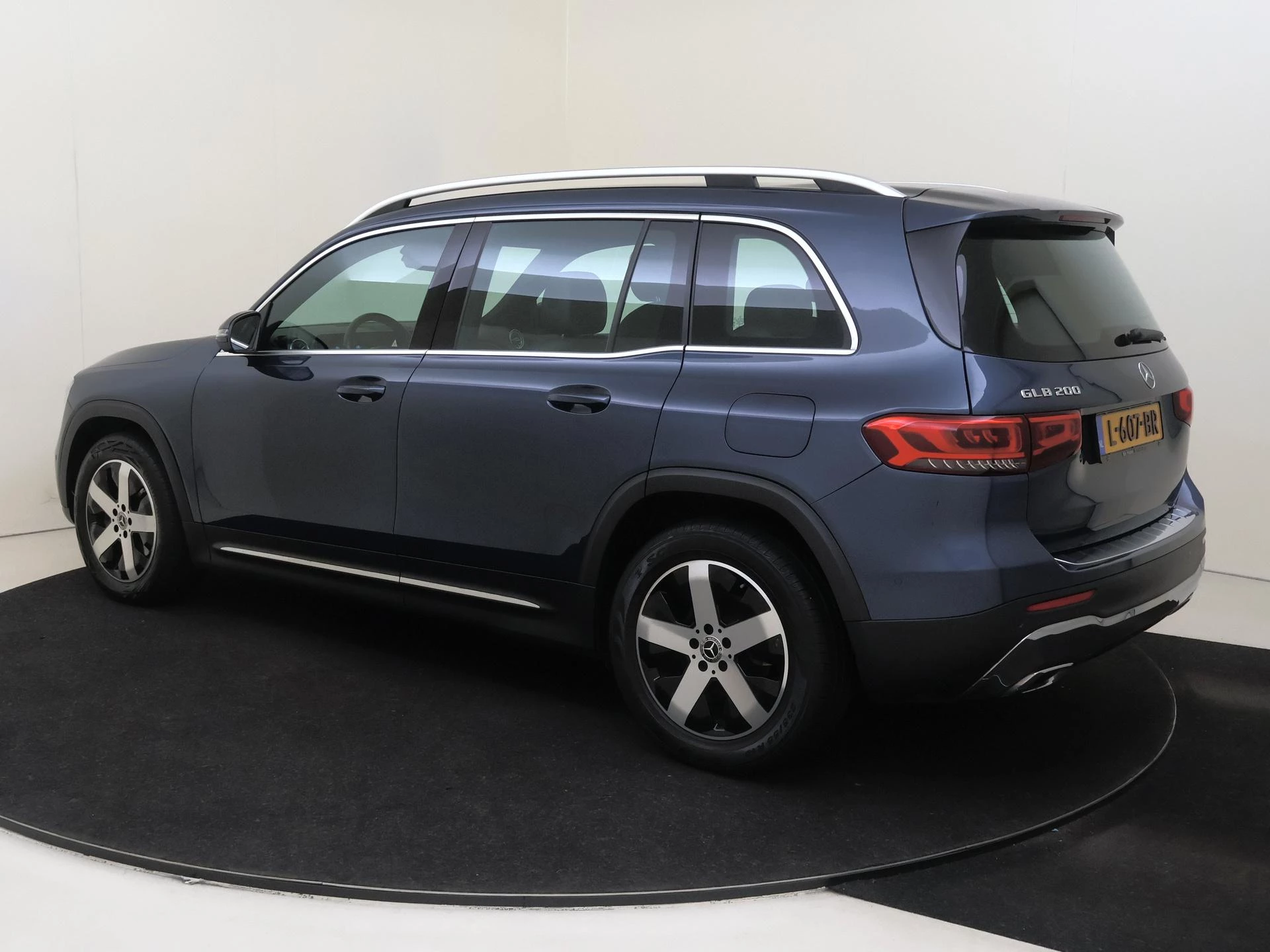 Mercedes-Benz GLB met kenteken 74100 – autofoto 4