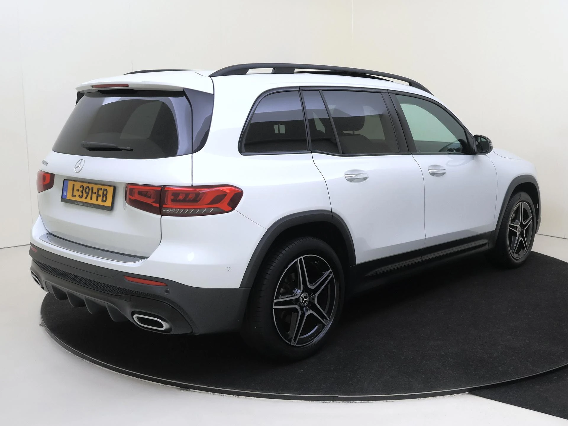 Mercedes-Benz GLB met kenteken 74100 – autofoto 4