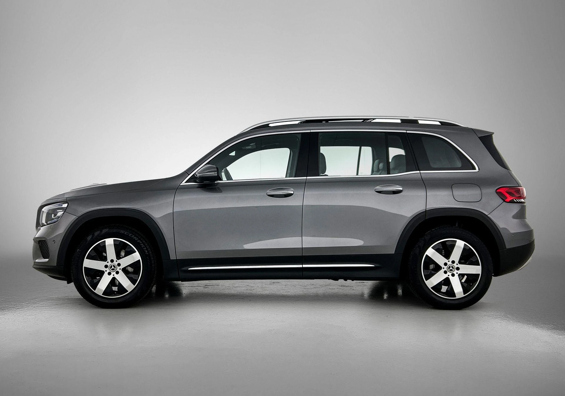 Mercedes-Benz GLB met kenteken 74100 – autofoto 4