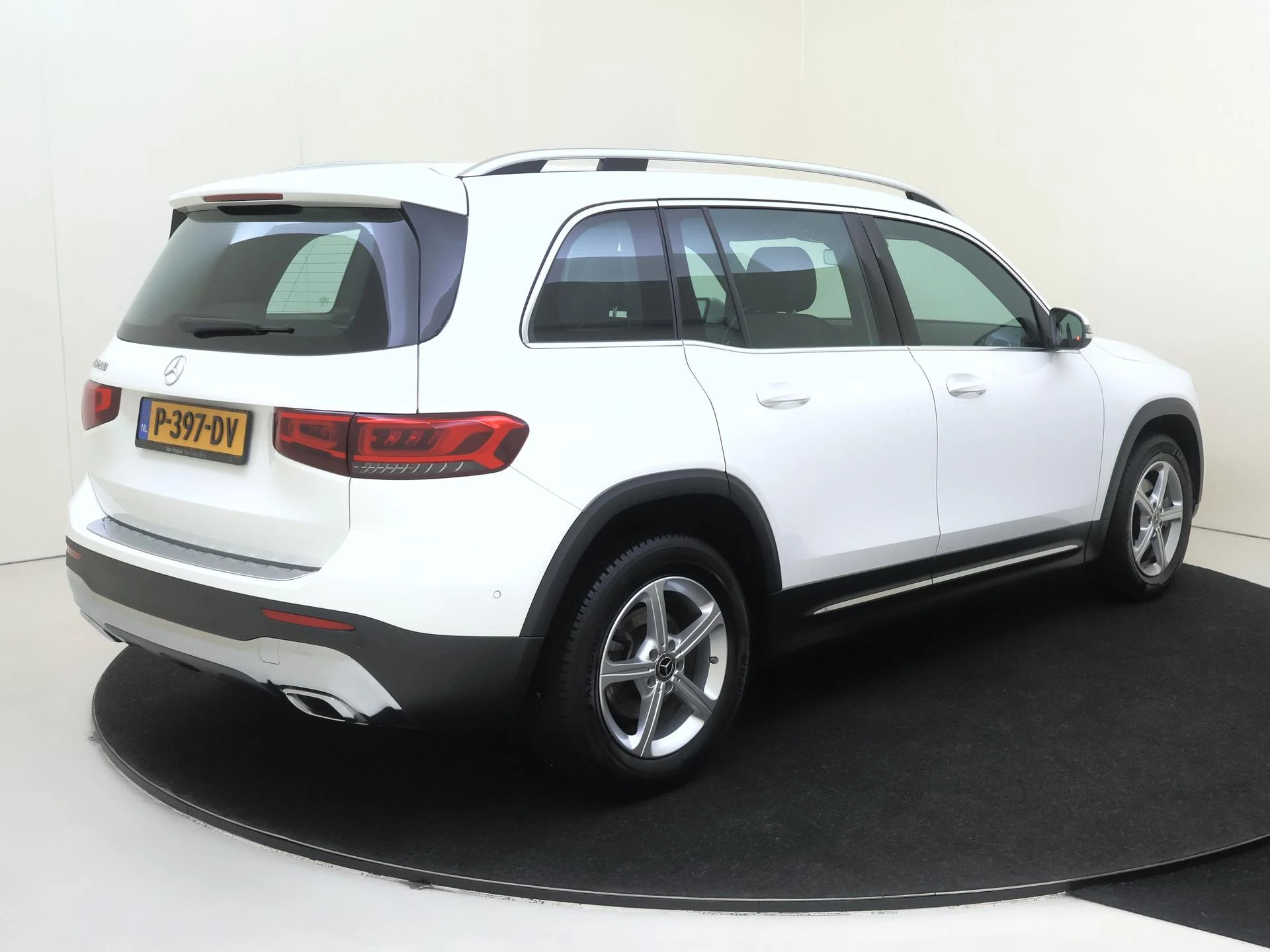 Mercedes-Benz GLB met kenteken 74100 – autofoto 5