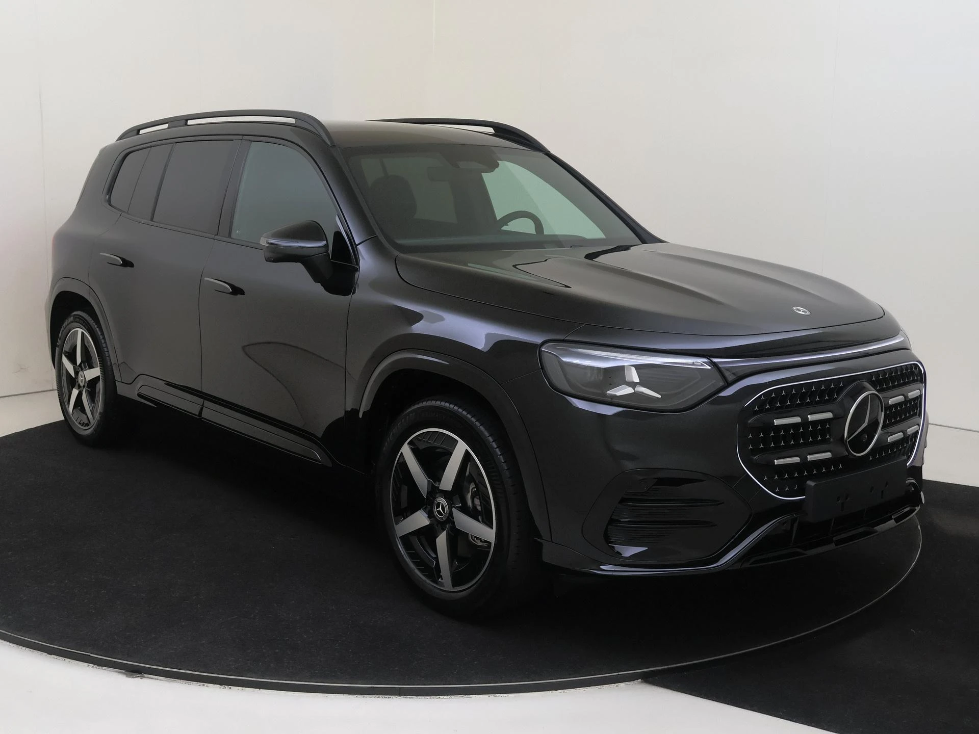 Mercedes-Benz GLB – autofoto 3