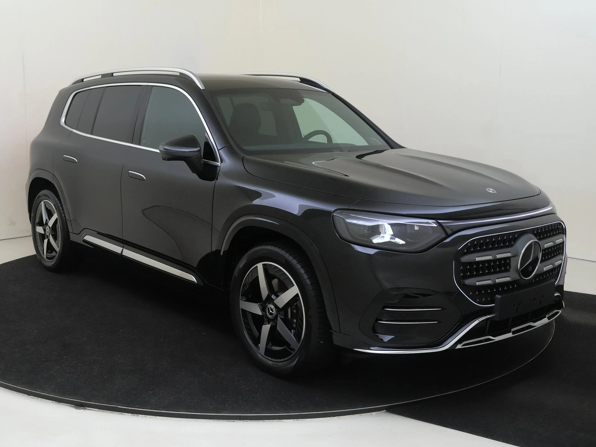 Mercedes-Benz GLB – autofoto 3
