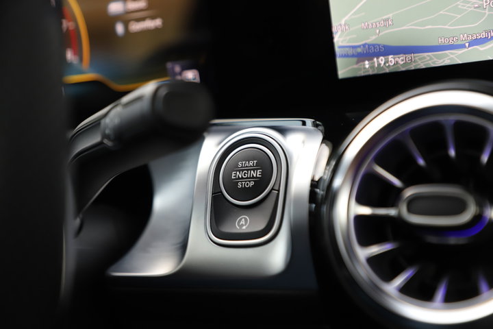 Mercedes-Benz GLB – autofoto 3