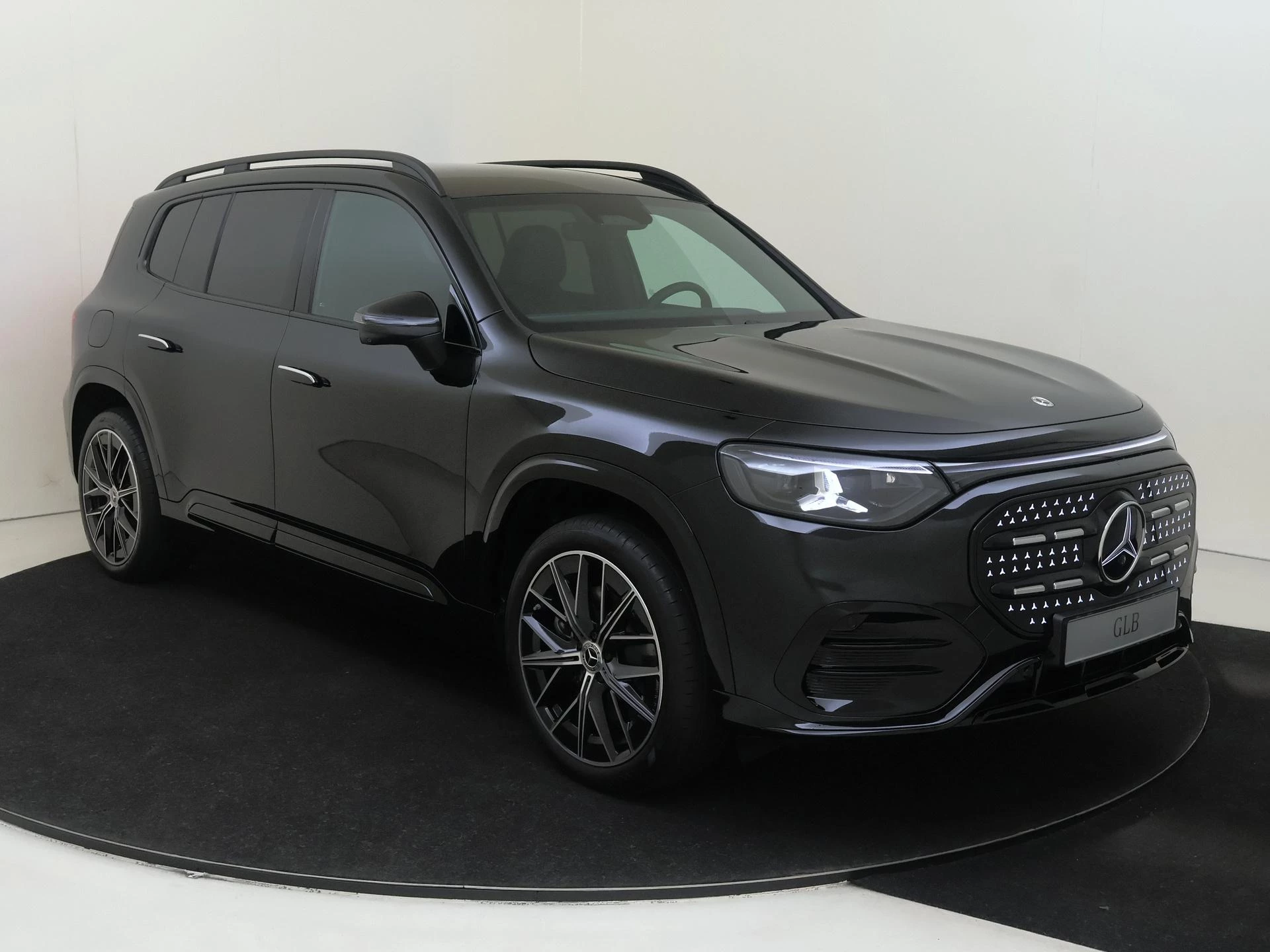 Mercedes-Benz GLB – autofoto 3