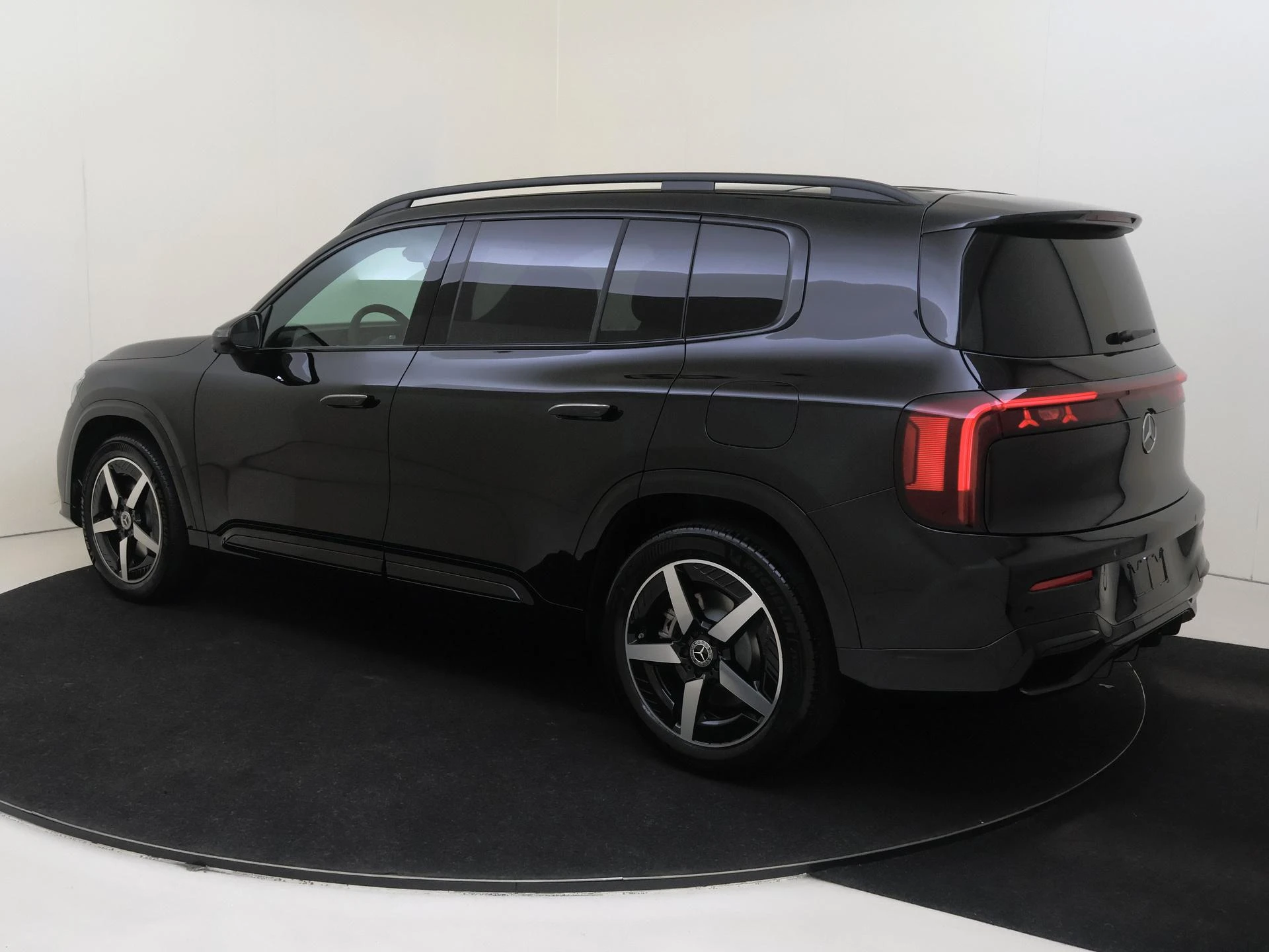 Mercedes-Benz GLB – autofoto 4