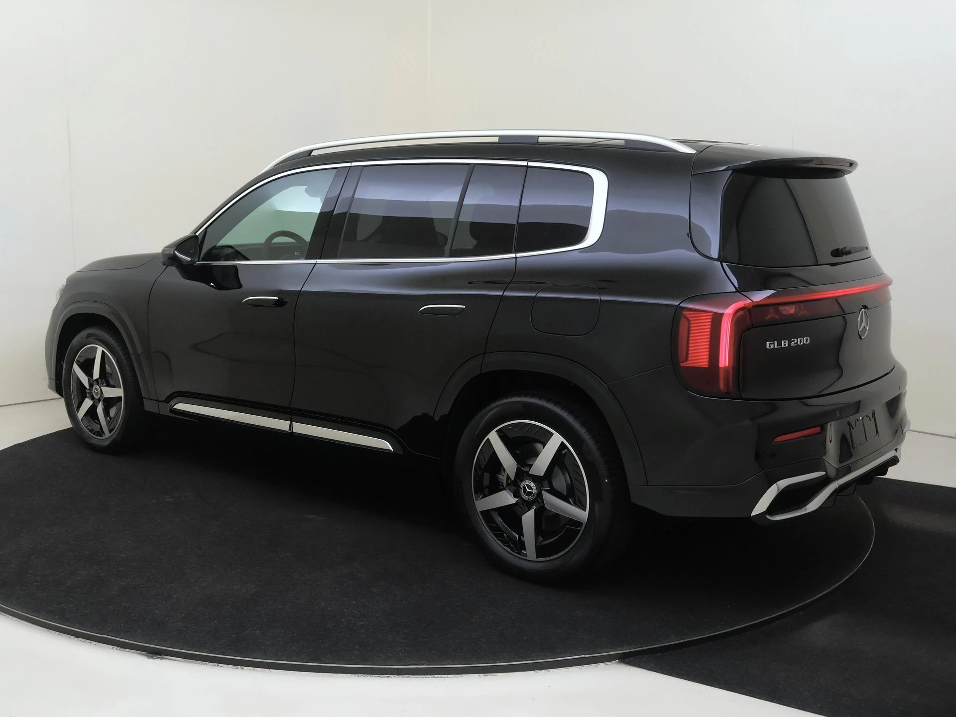 Mercedes-Benz GLB – autofoto 4