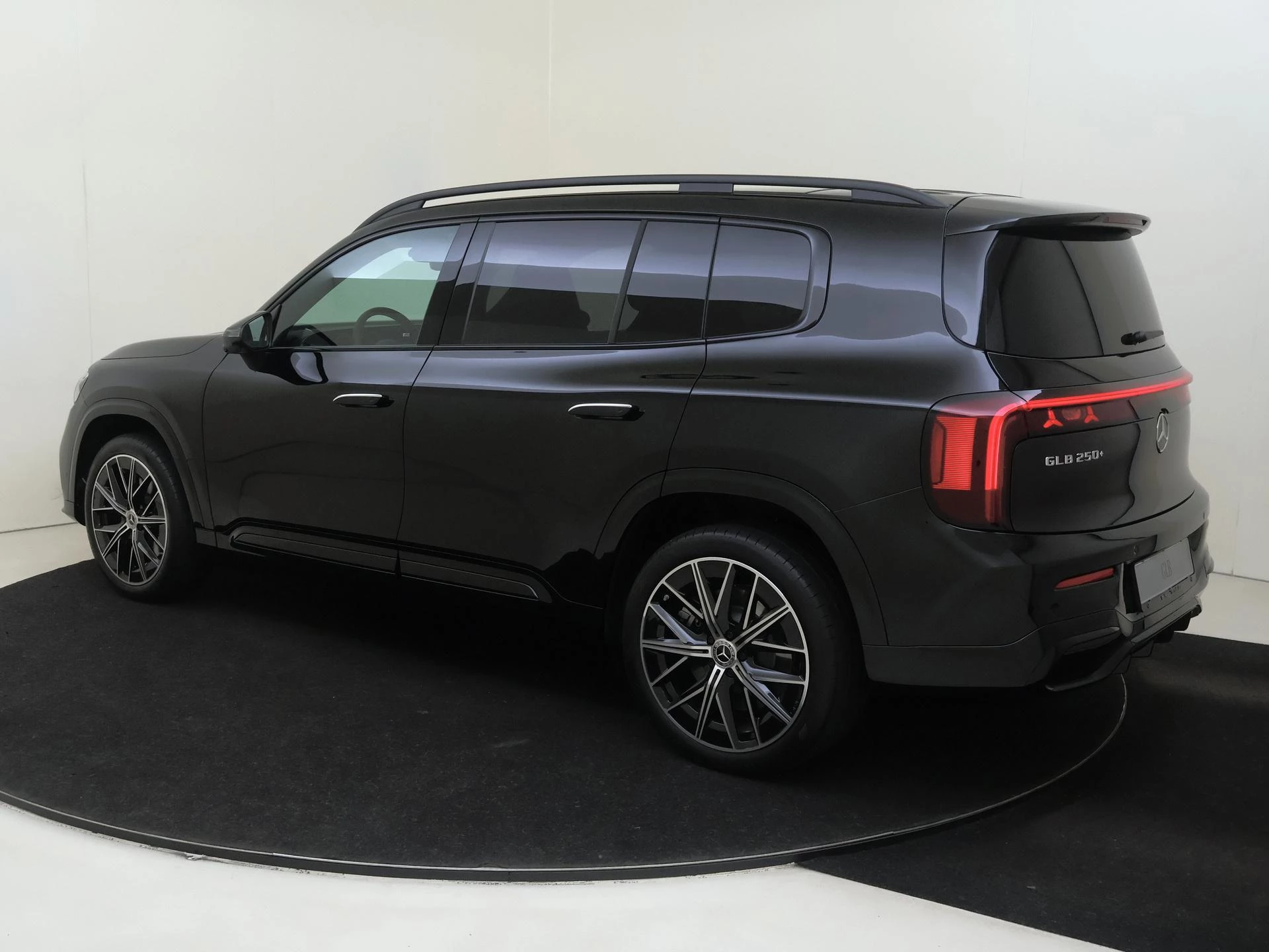 Mercedes-Benz GLB – autofoto 4