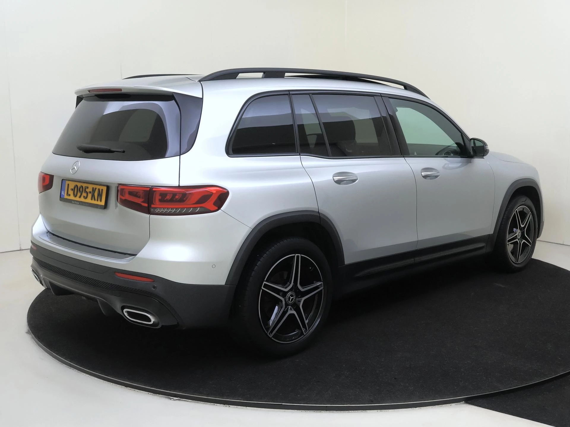 Mercedes-Benz GLB met kenteken L-095-KN – autofoto 5