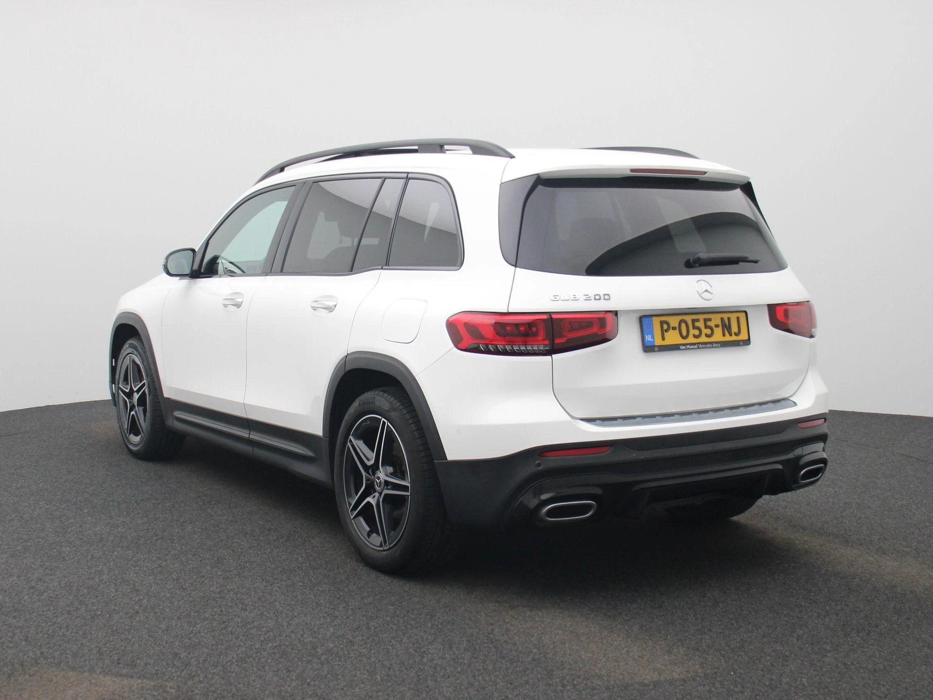 Mercedes-Benz GLB met kenteken P-055-NJ – autofoto 3