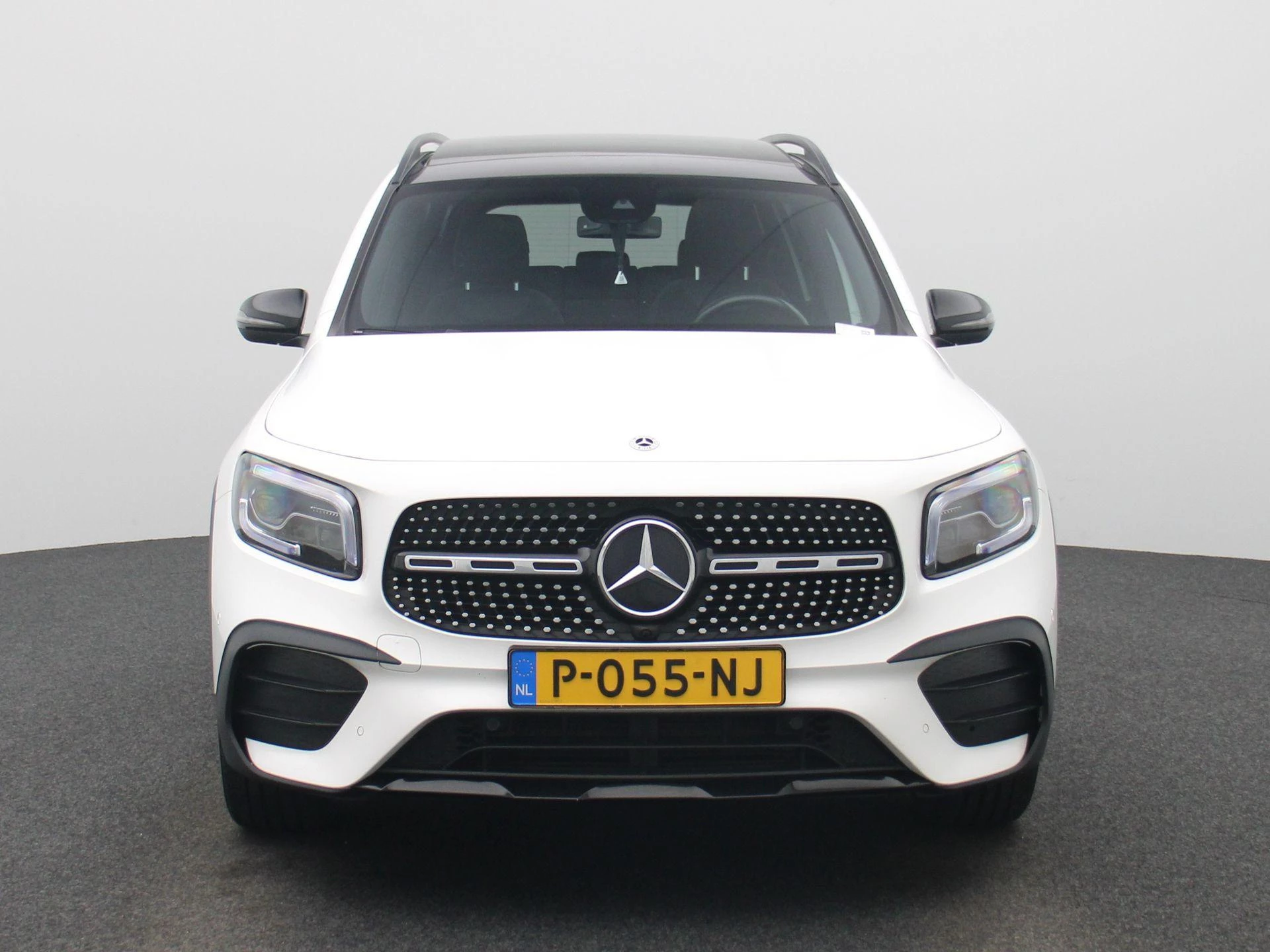 Mercedes-Benz GLB met kenteken P-055-NJ – autofoto 4