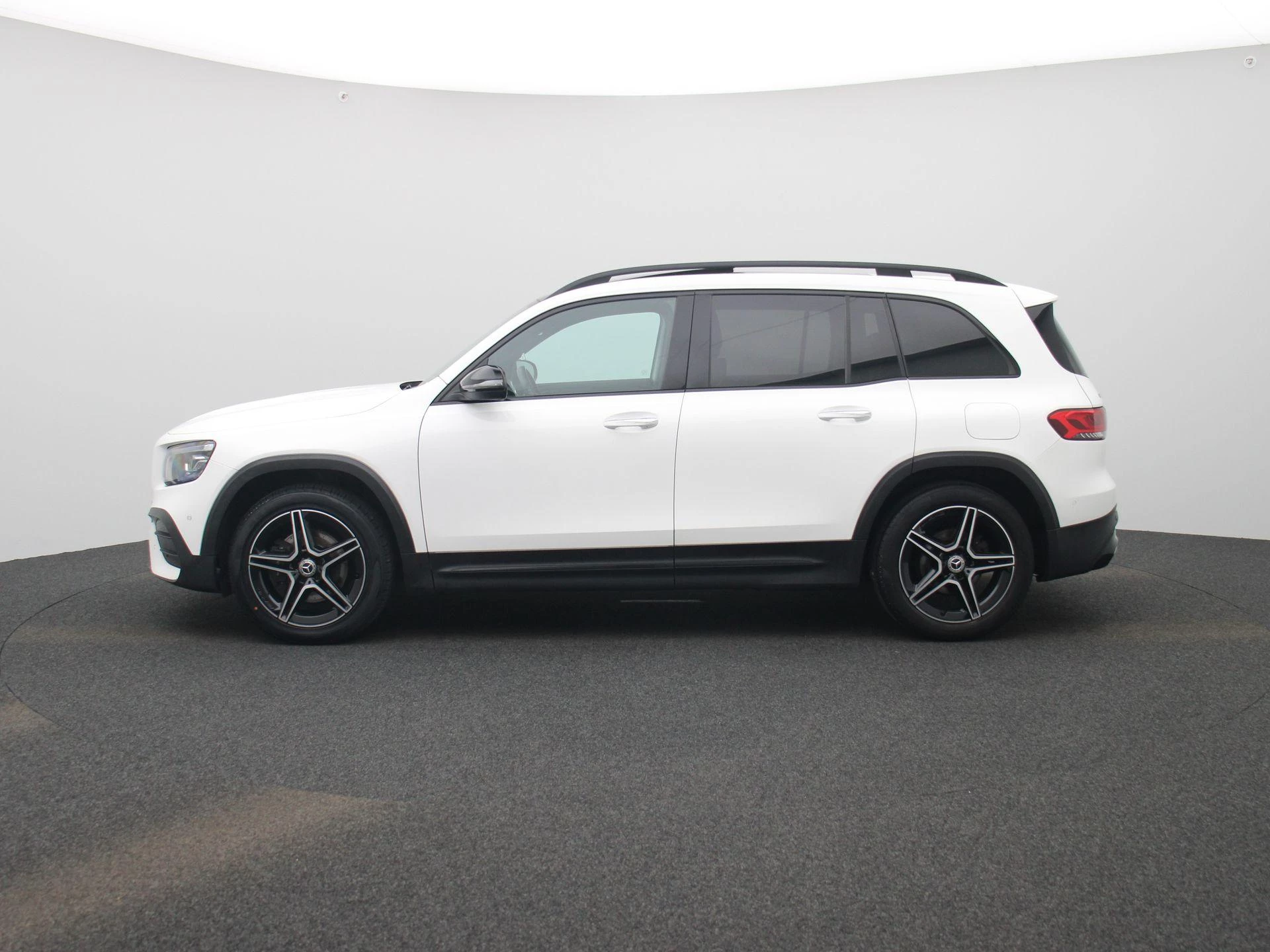 Mercedes-Benz GLB met kenteken P-055-NJ – autofoto 5