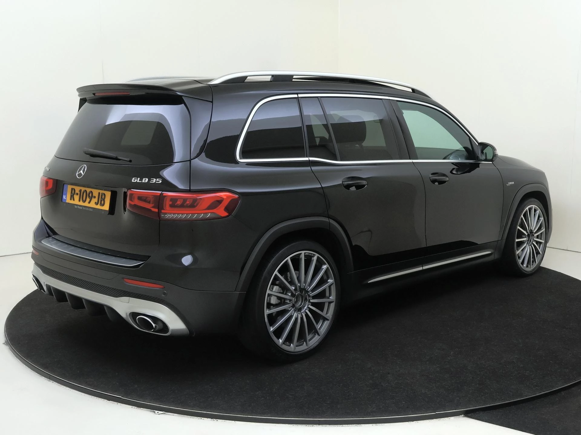 Mercedes-Benz GLB met kenteken R-109-JB – autofoto 3