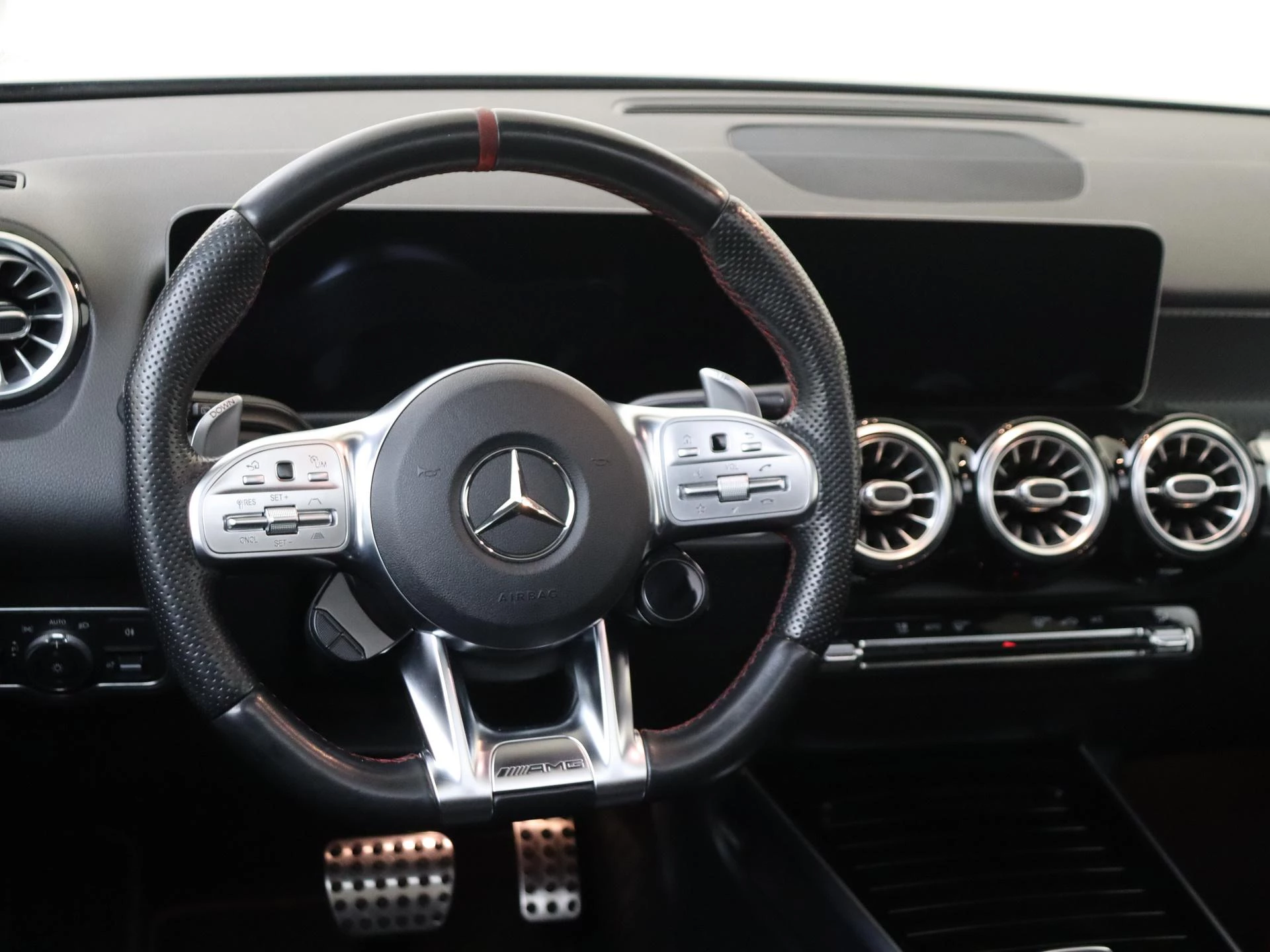 Mercedes-Benz GLB met kenteken R-109-JB – autofoto 5