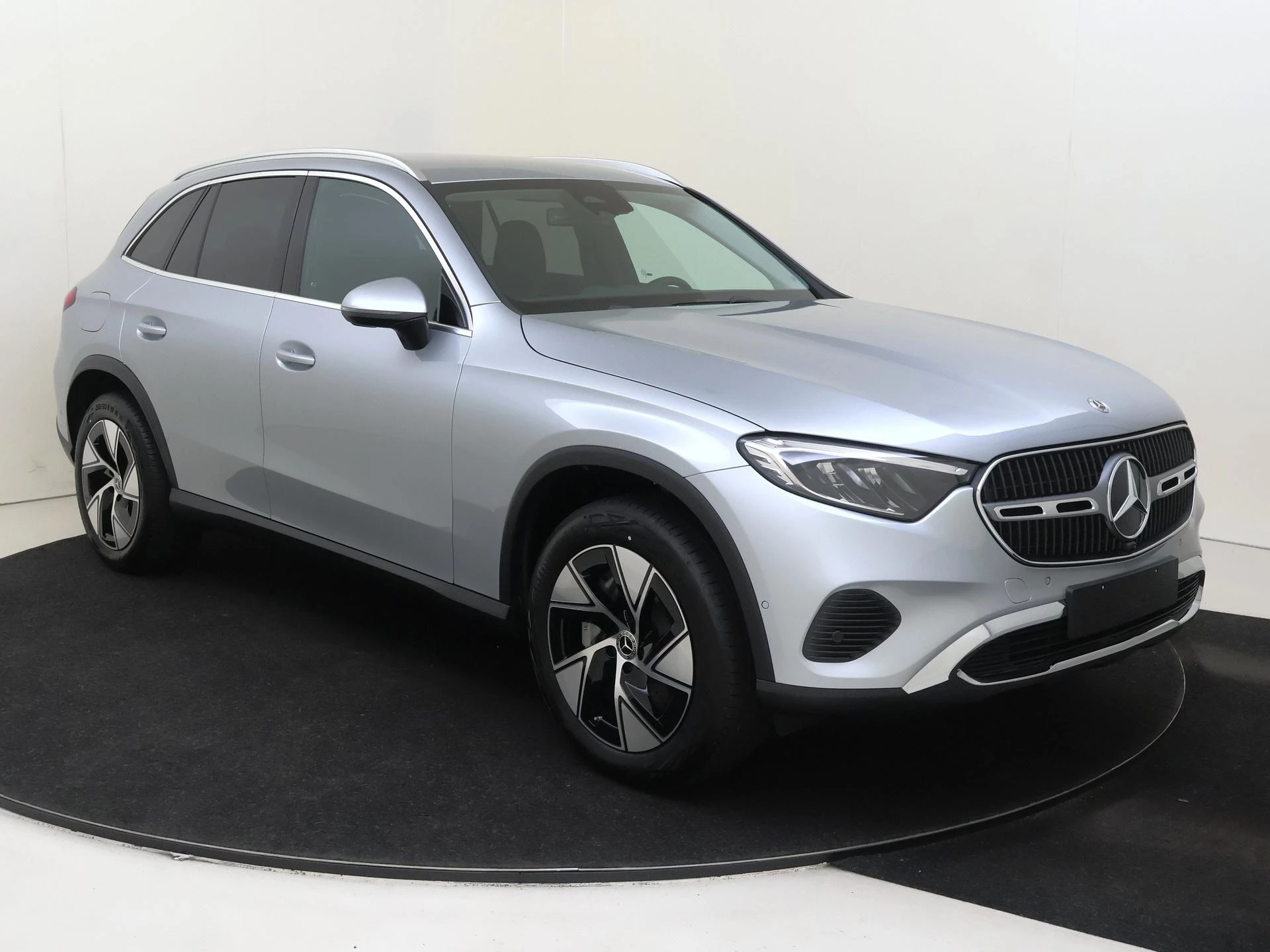 Mercedes-Benz GLC met kenteken 127 – autofoto 3