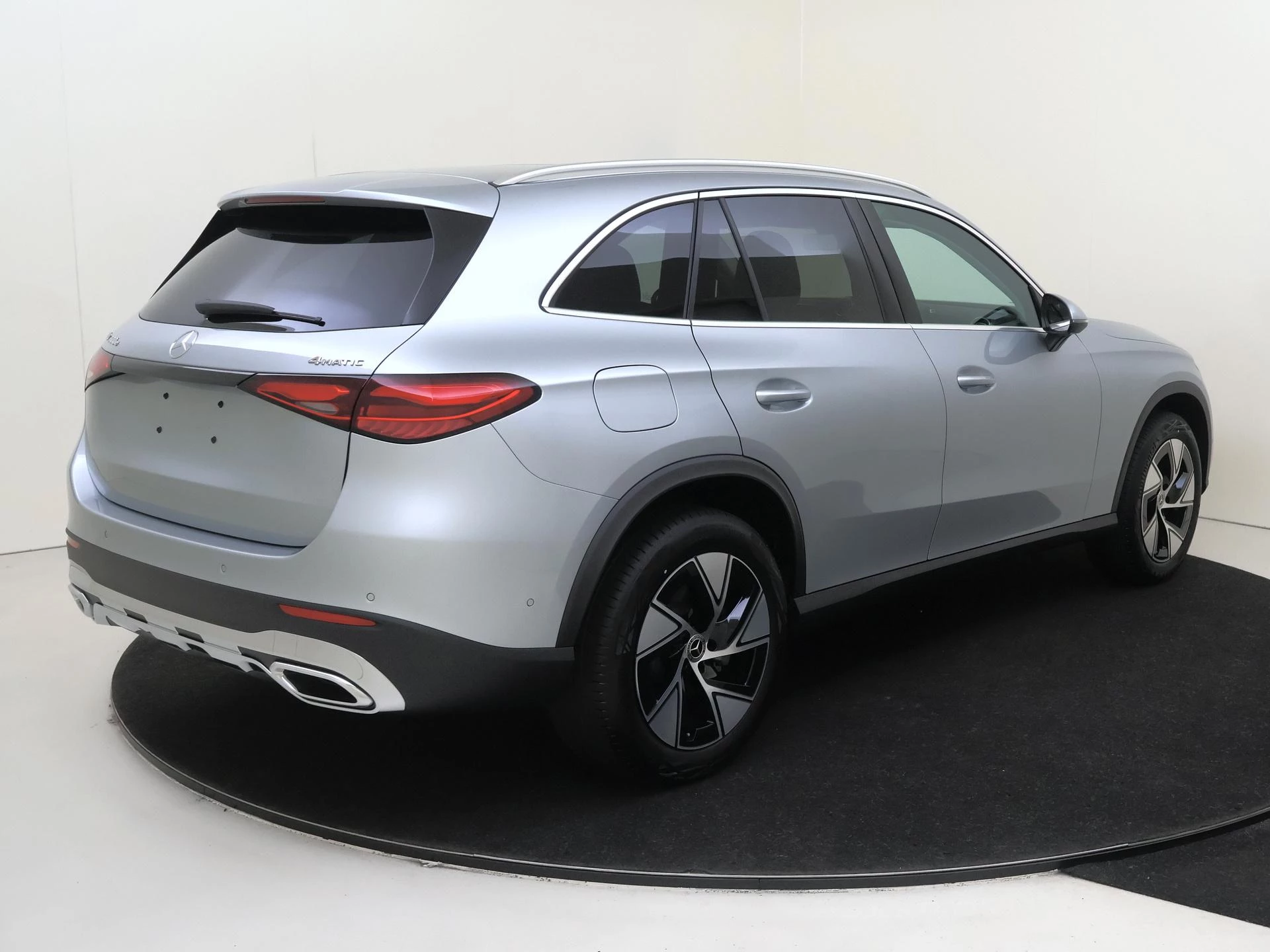 Mercedes-Benz GLC met kenteken 127 – autofoto 5