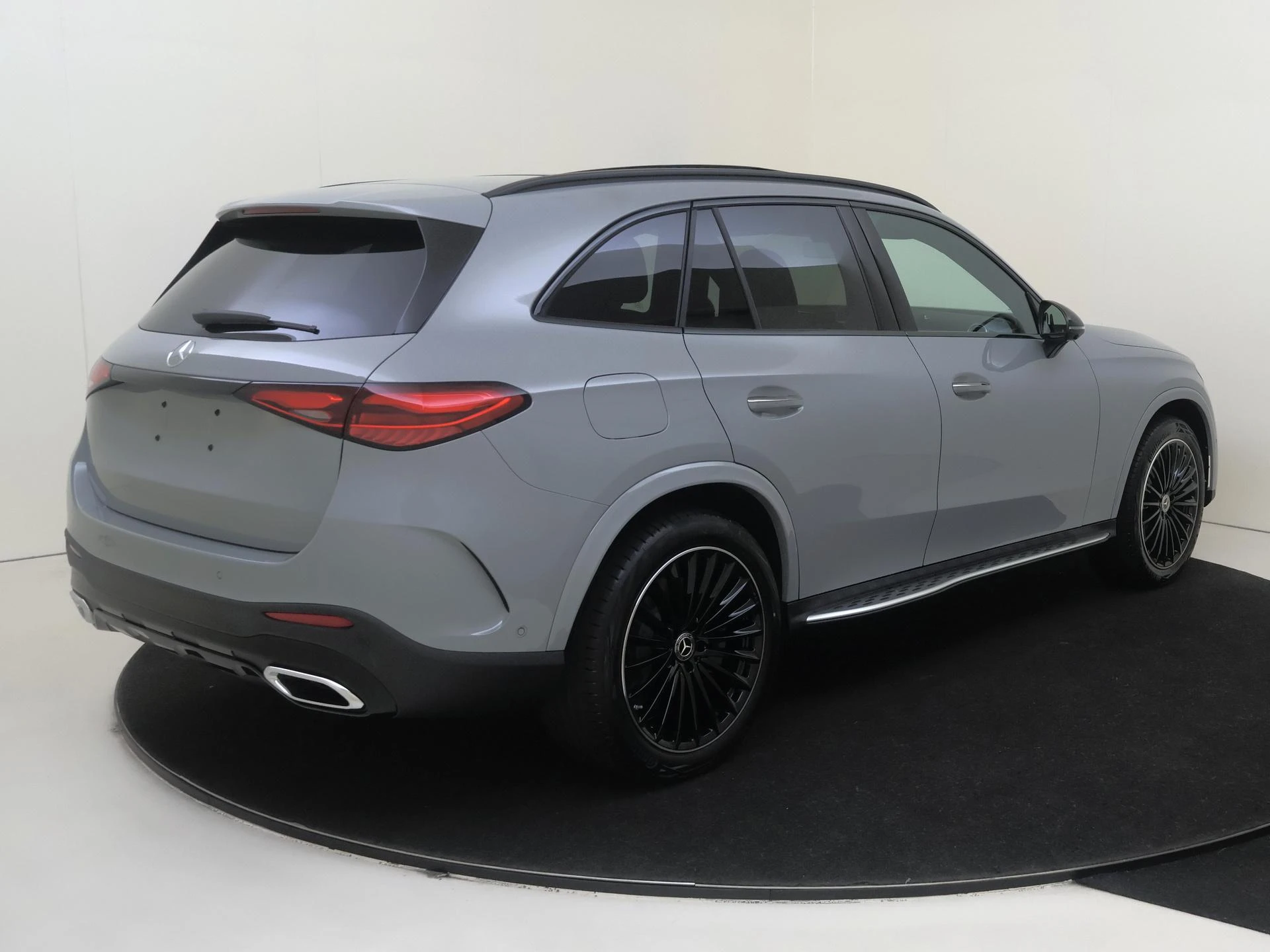Mercedes-Benz GLC met kenteken 127 – autofoto 5