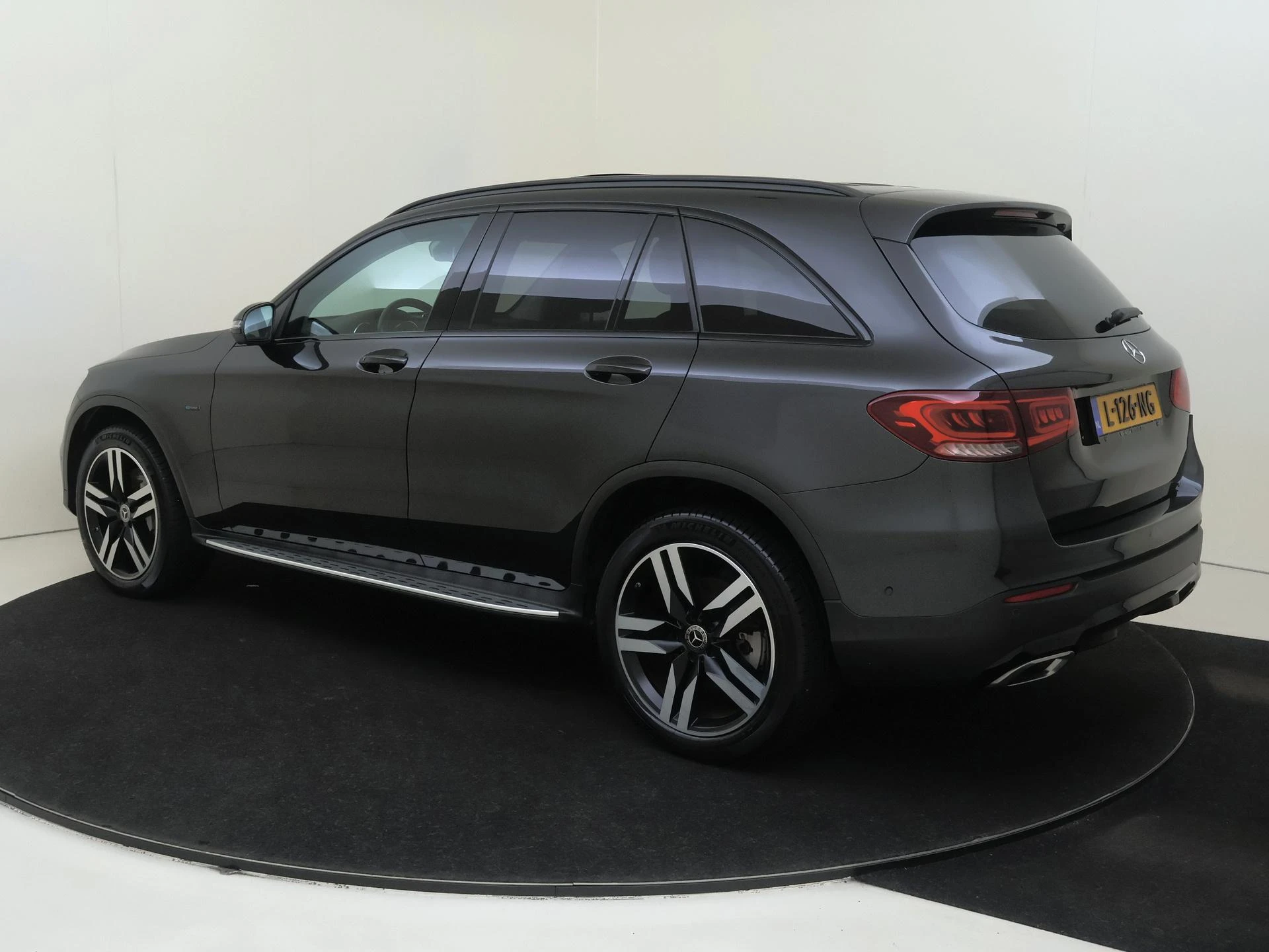 Mercedes-Benz GLC met kenteken 28100 – autofoto 4