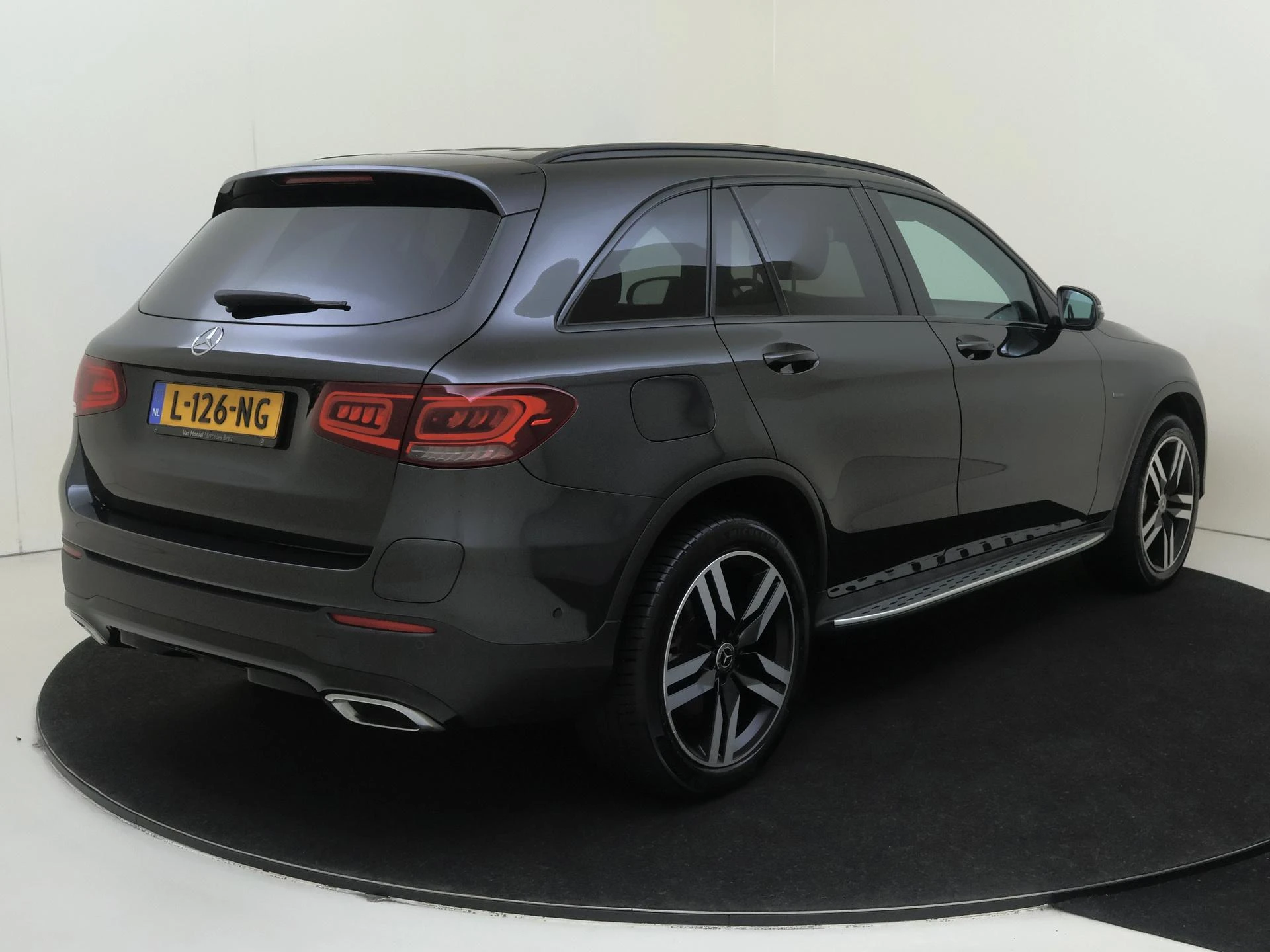 Mercedes-Benz GLC met kenteken 28100 – autofoto 5