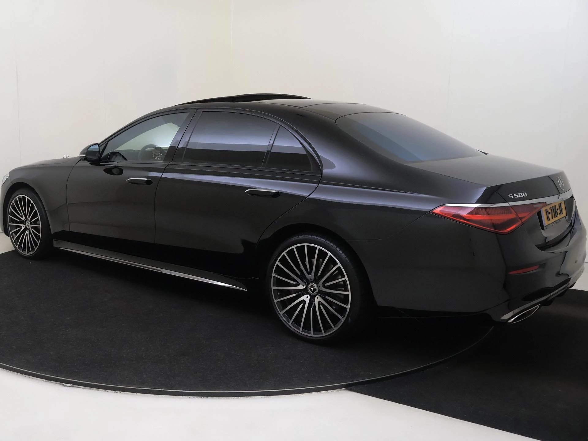 Mercedes-Benz S-Klasse met kenteken R-716-JF – autofoto 4