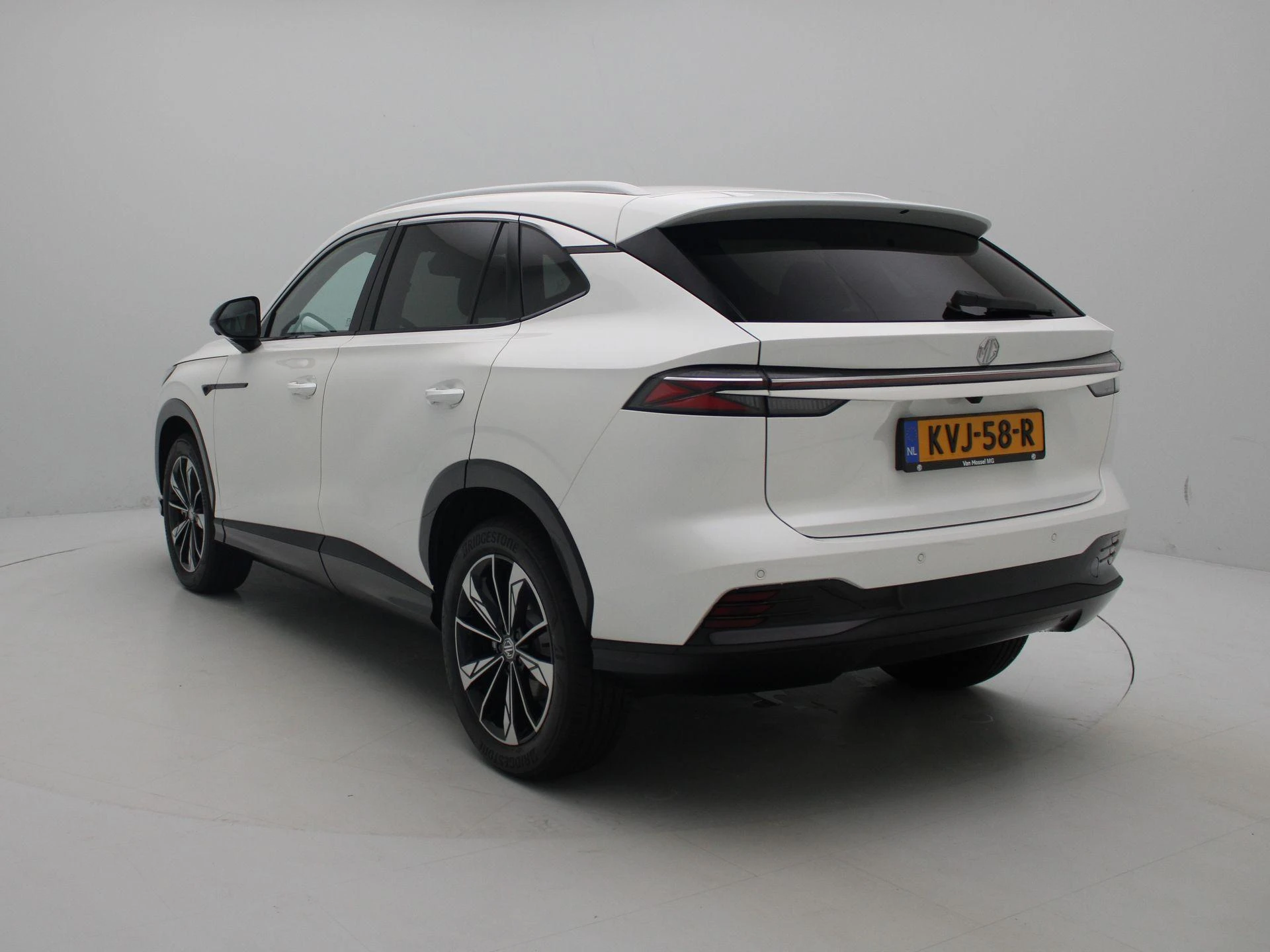 MG HS – autofoto 3