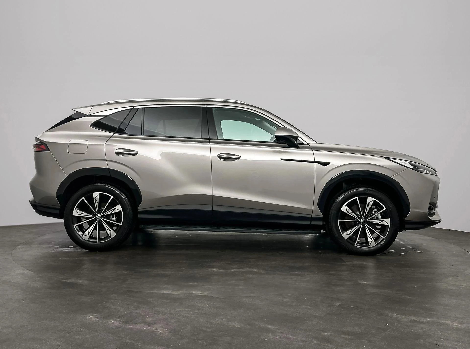 MG HS – autofoto 4