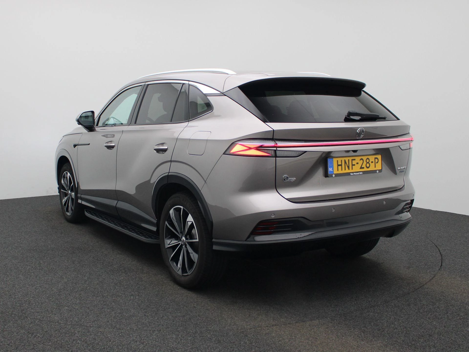 MG HS met kenteken HNF-28-P – autofoto 3