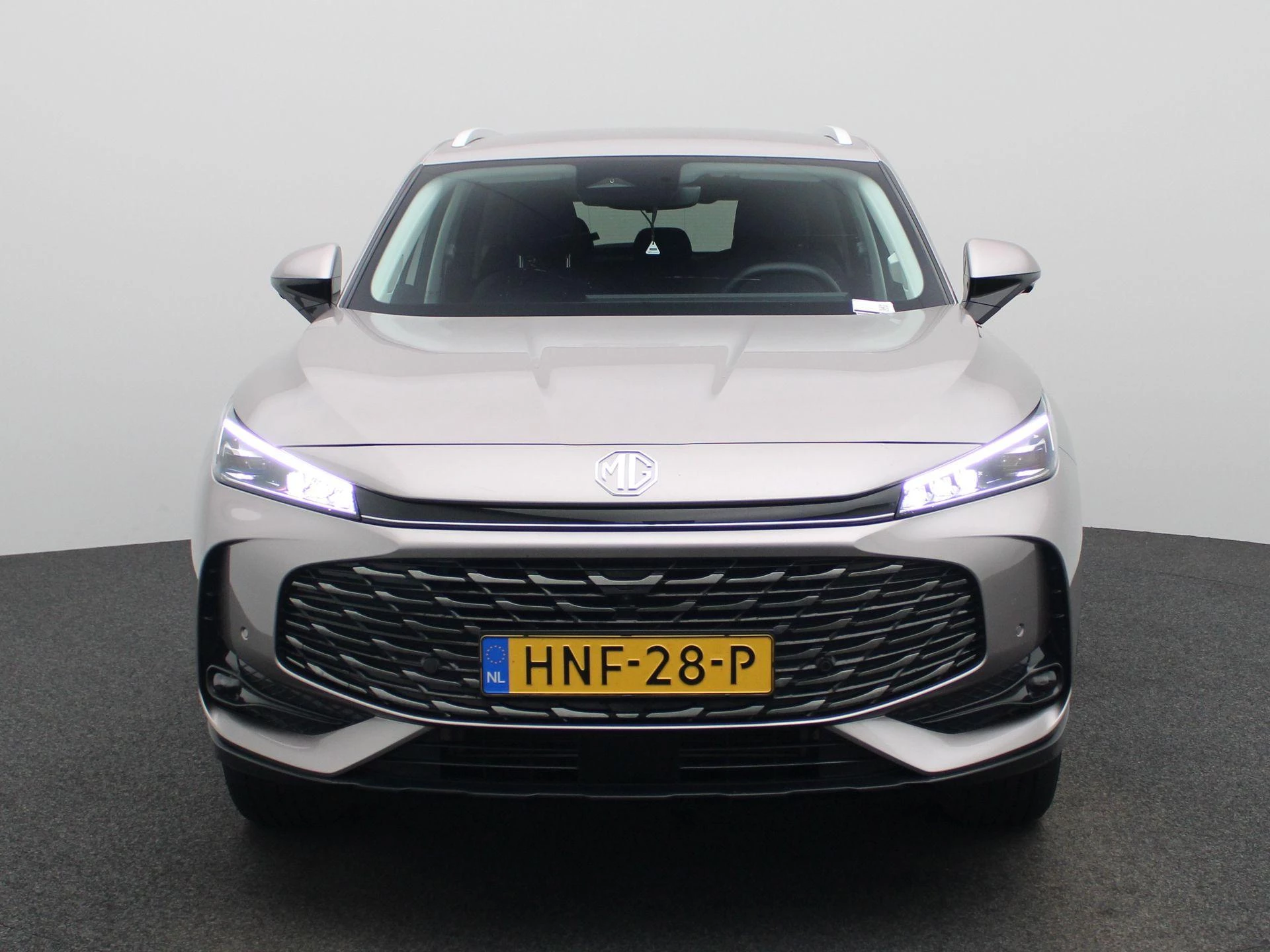 MG HS met kenteken HNF-28-P – autofoto 4