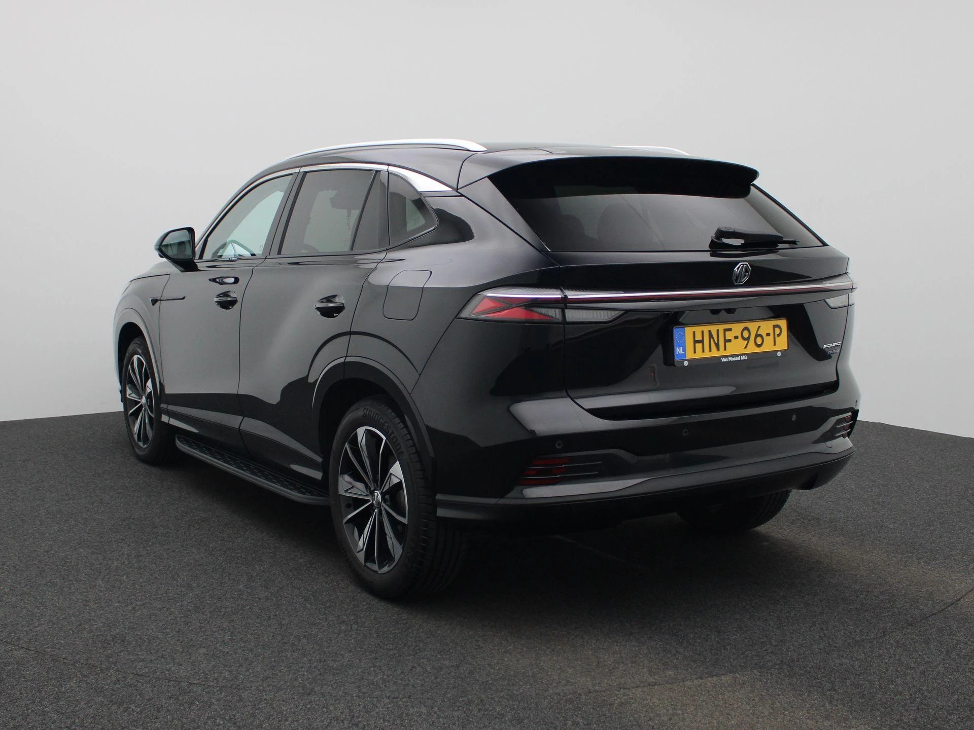 MG HS met kenteken HNF-96-P – autofoto 3