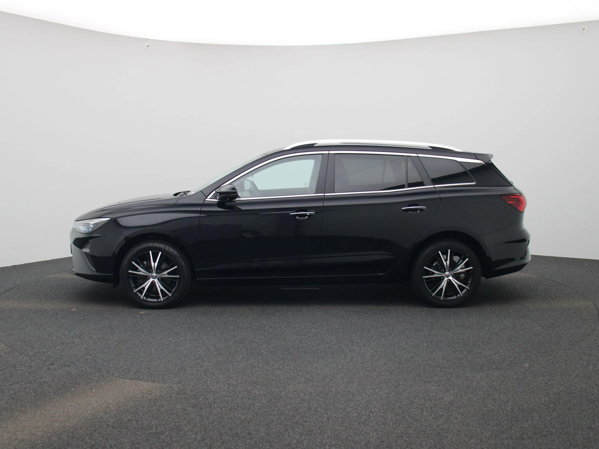 MG MG5 – autofoto 4