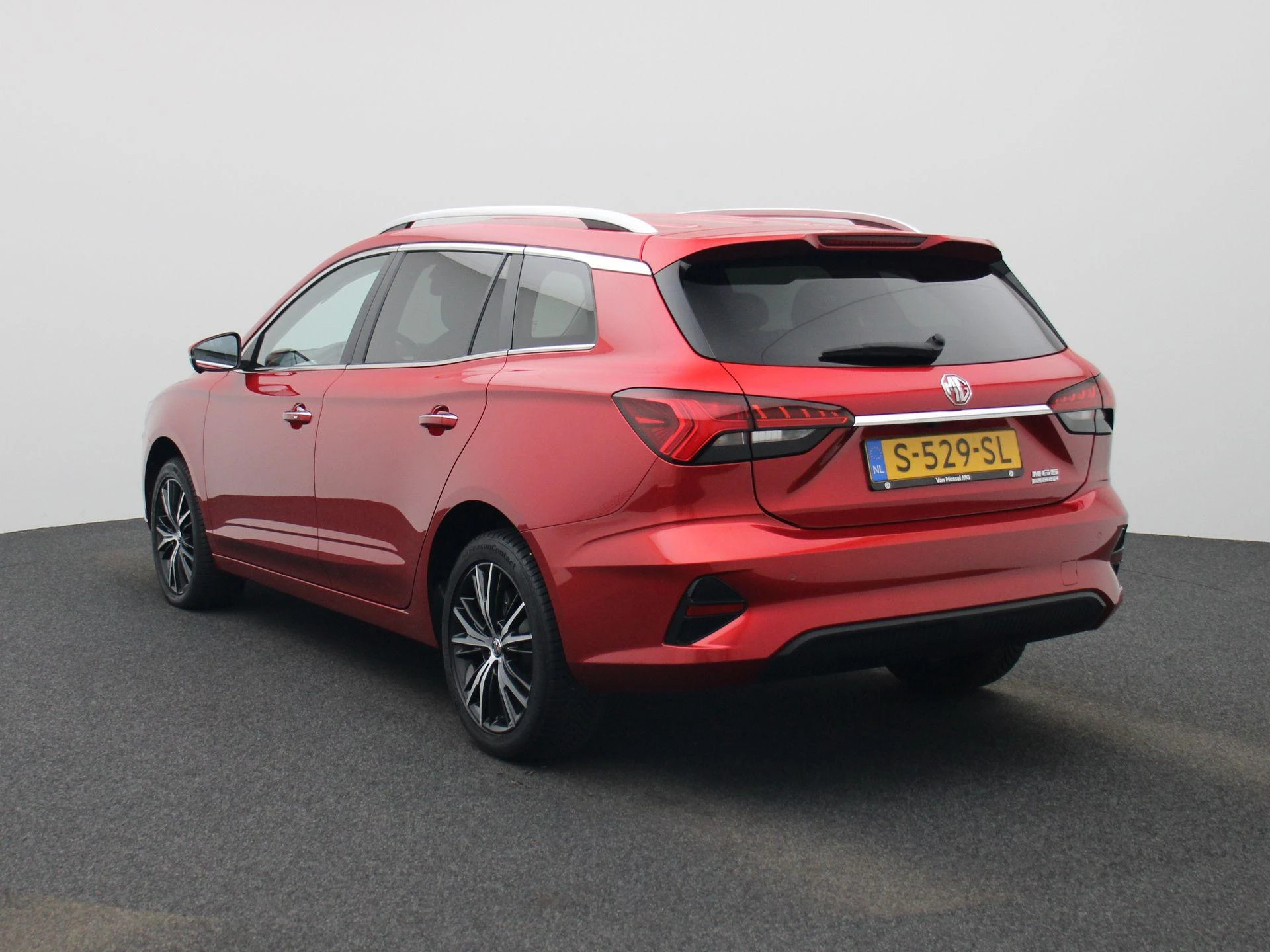 MG MG5 – autofoto 4