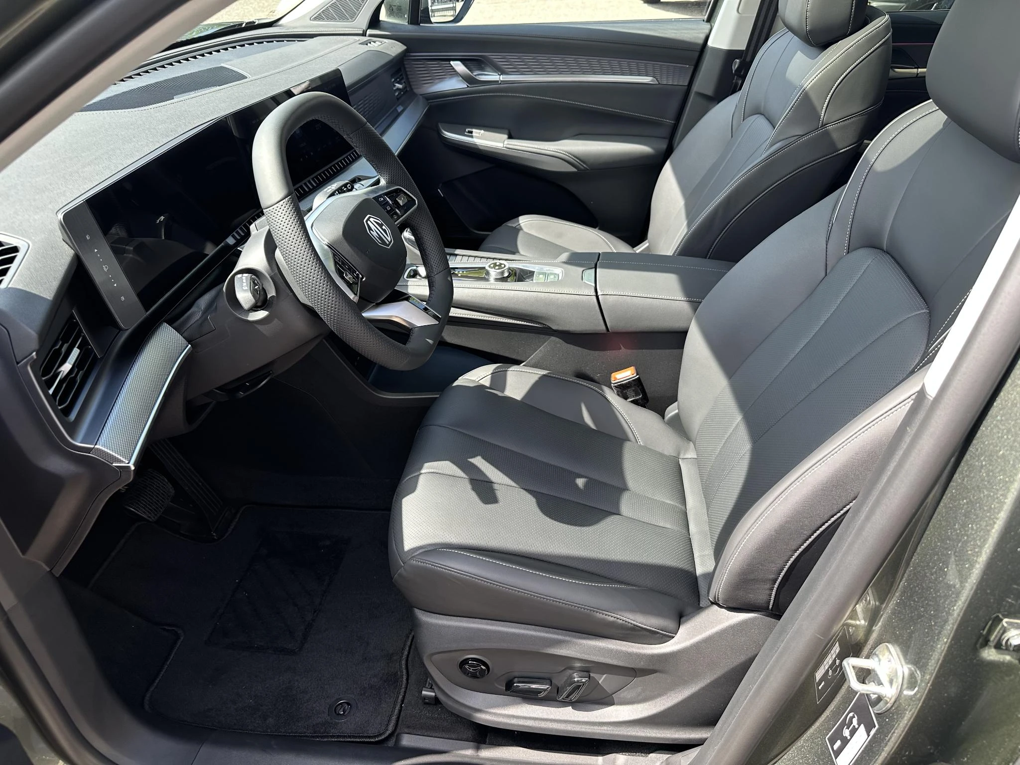 MG MGS9 – autofoto 4
