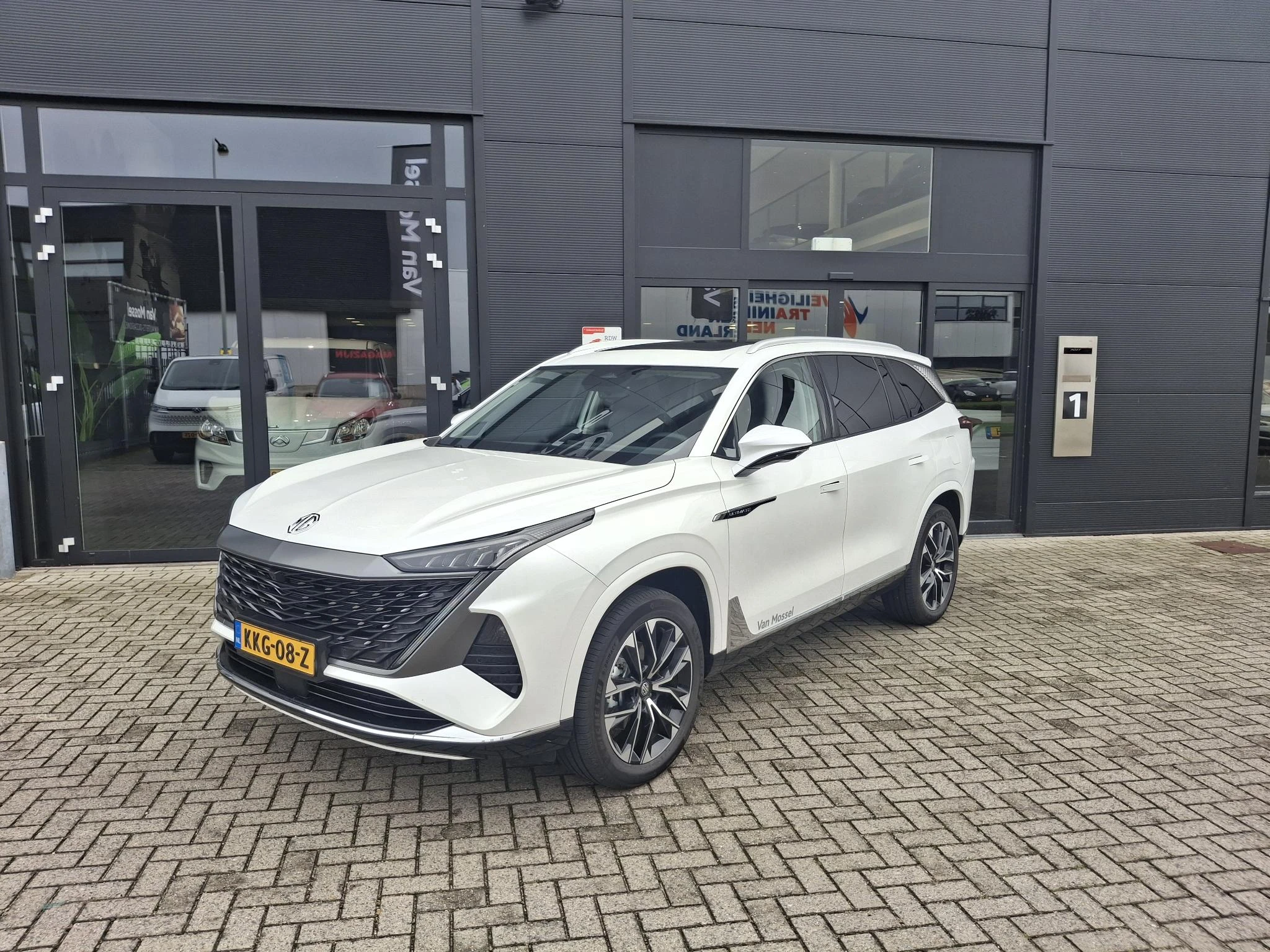 MG MGS9 – autofoto 5