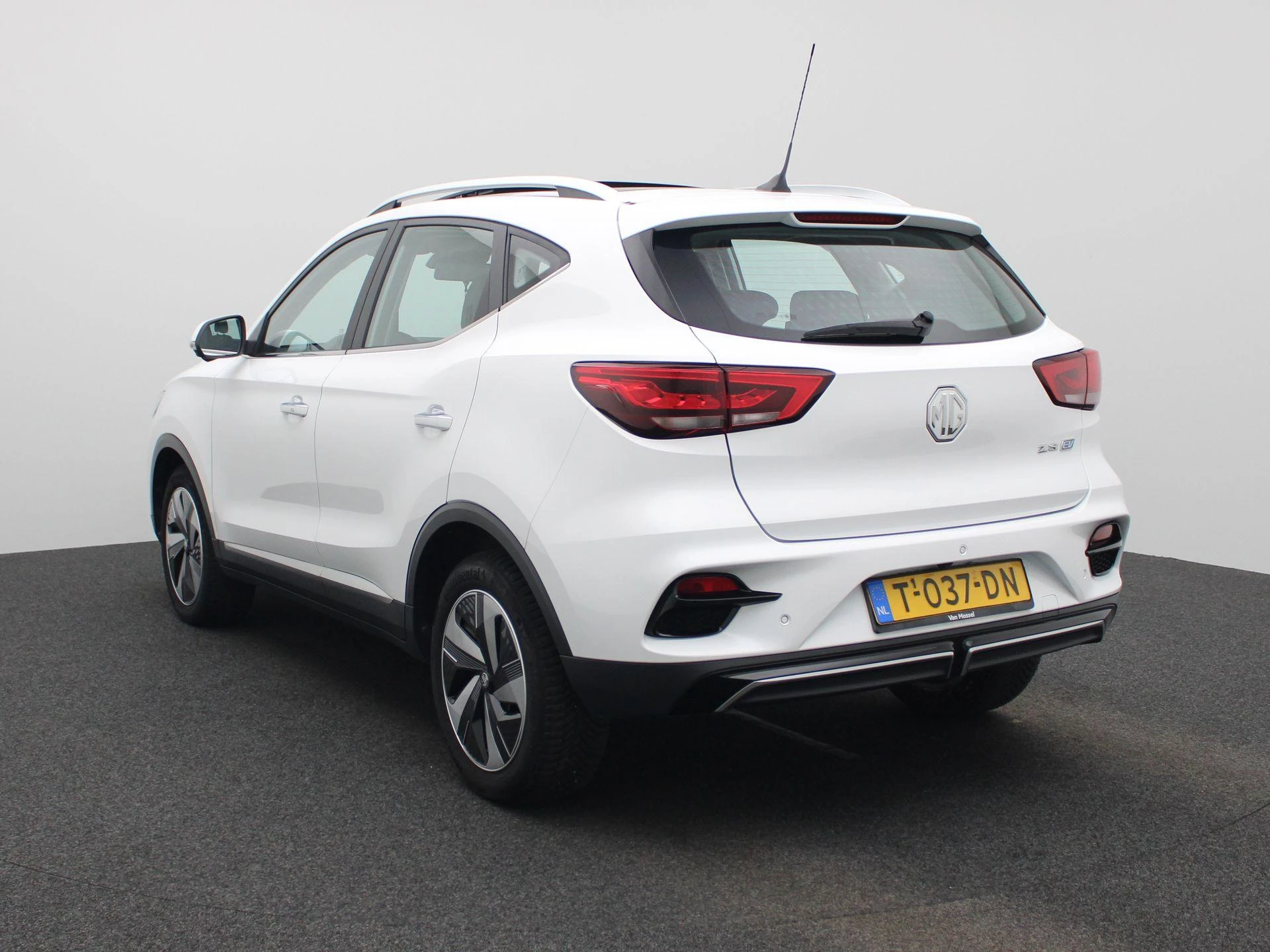 MG ZSEV – autofoto 3