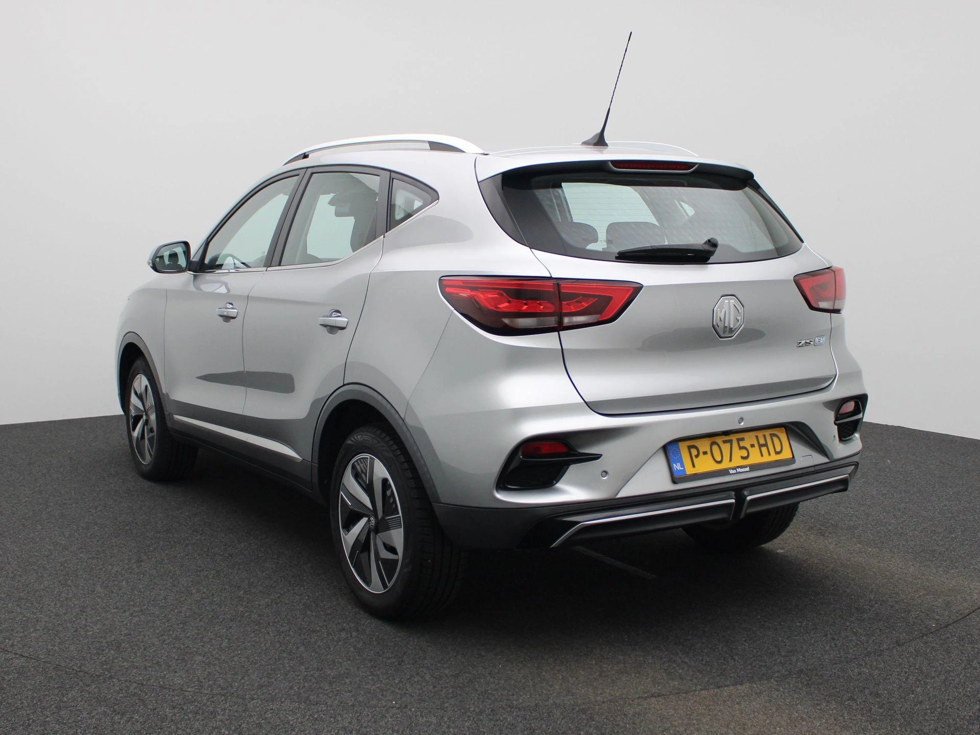 MG ZSEV – autofoto 3
