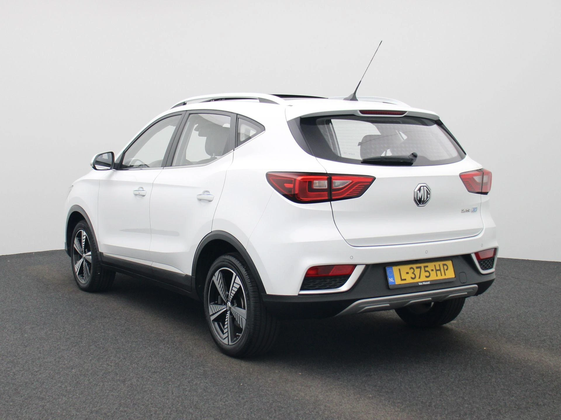 MG ZSEV – autofoto 3