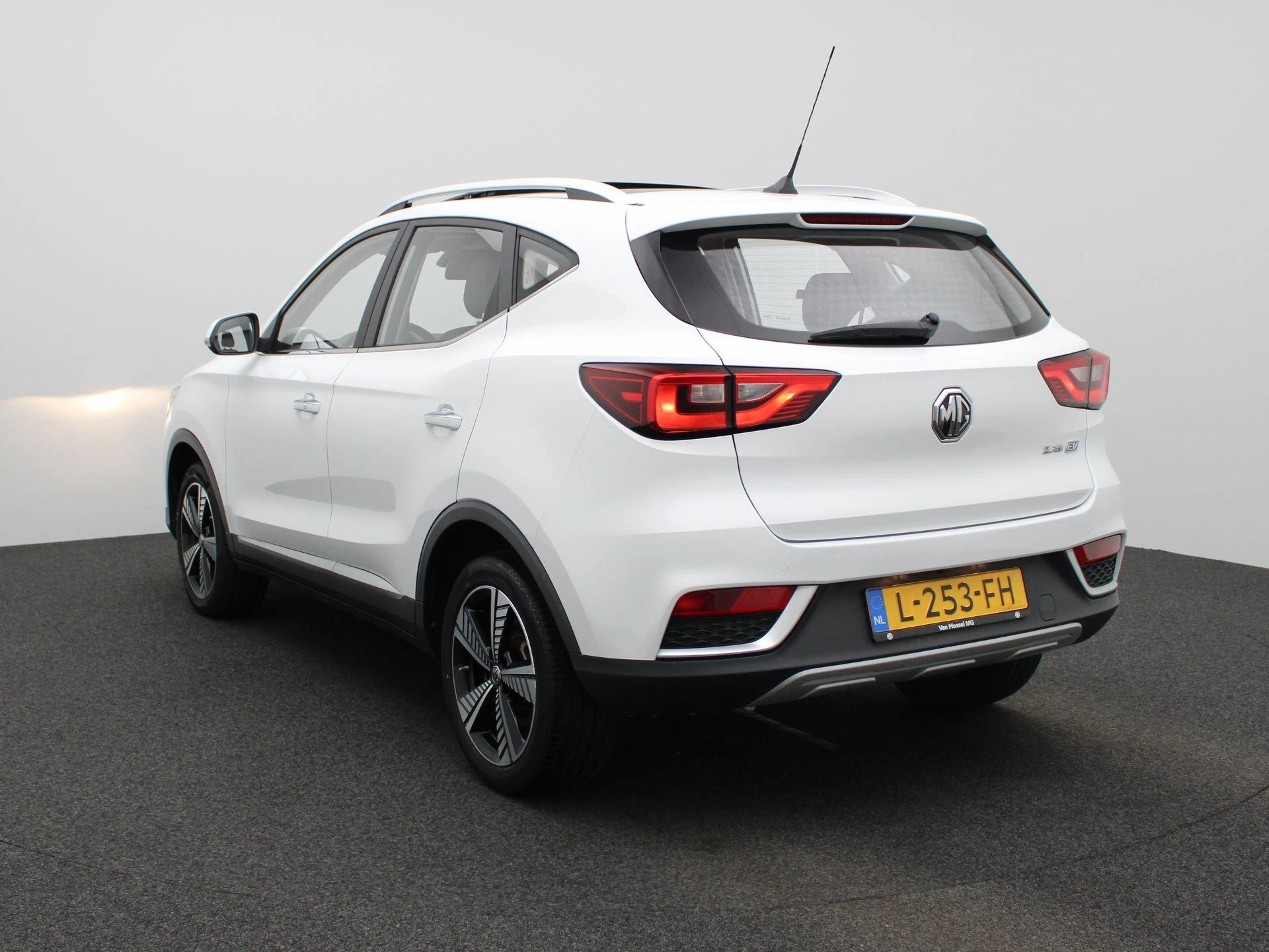 MG ZSEV – autofoto 3