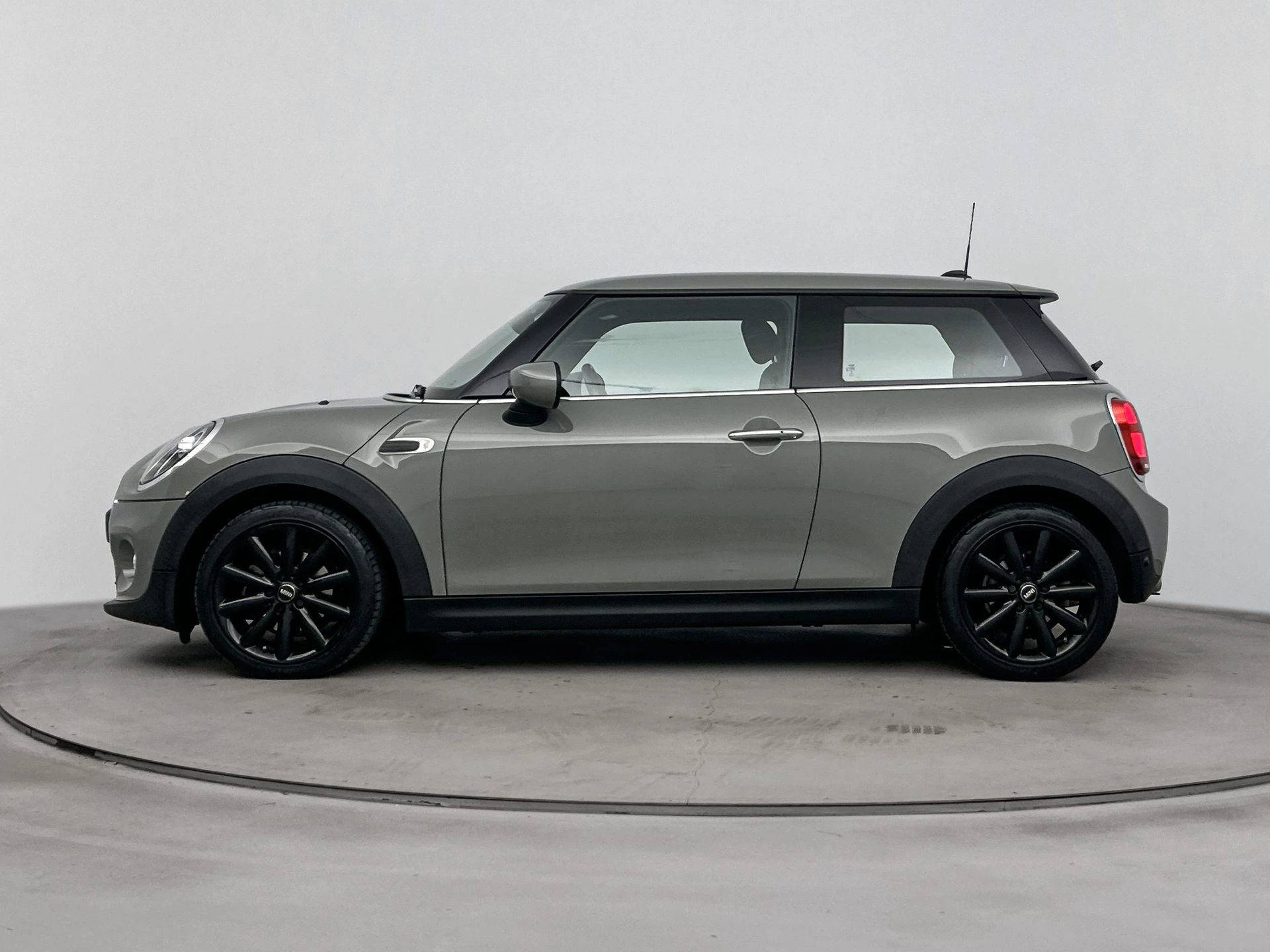 MINI 3-Deurs met kenteken 68100 – autofoto 4