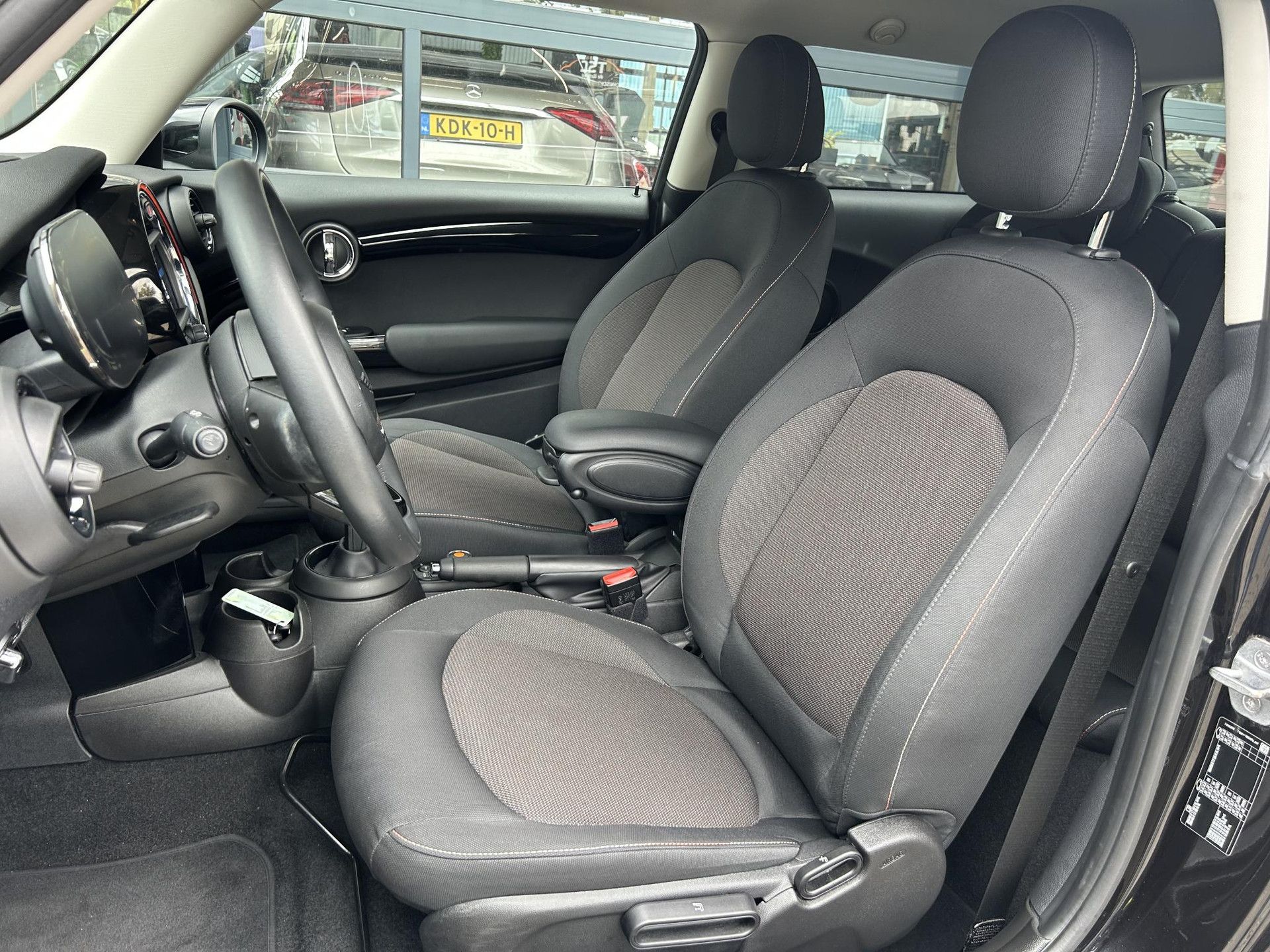 MINI 3-Deurs met kenteken J-105-JN – autofoto 4