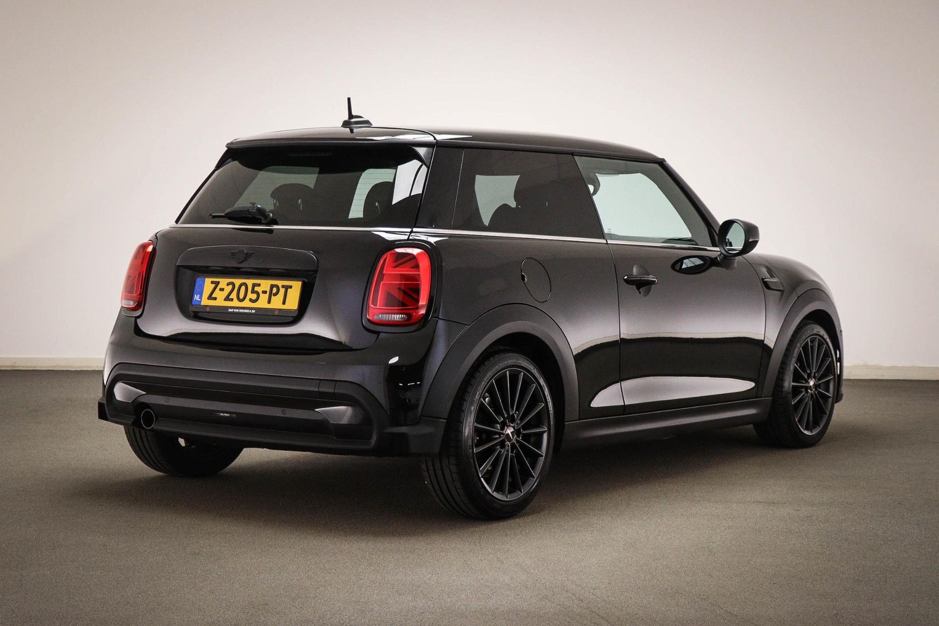 MINI 3-Deurs met kenteken Z-205-PT – autofoto 2